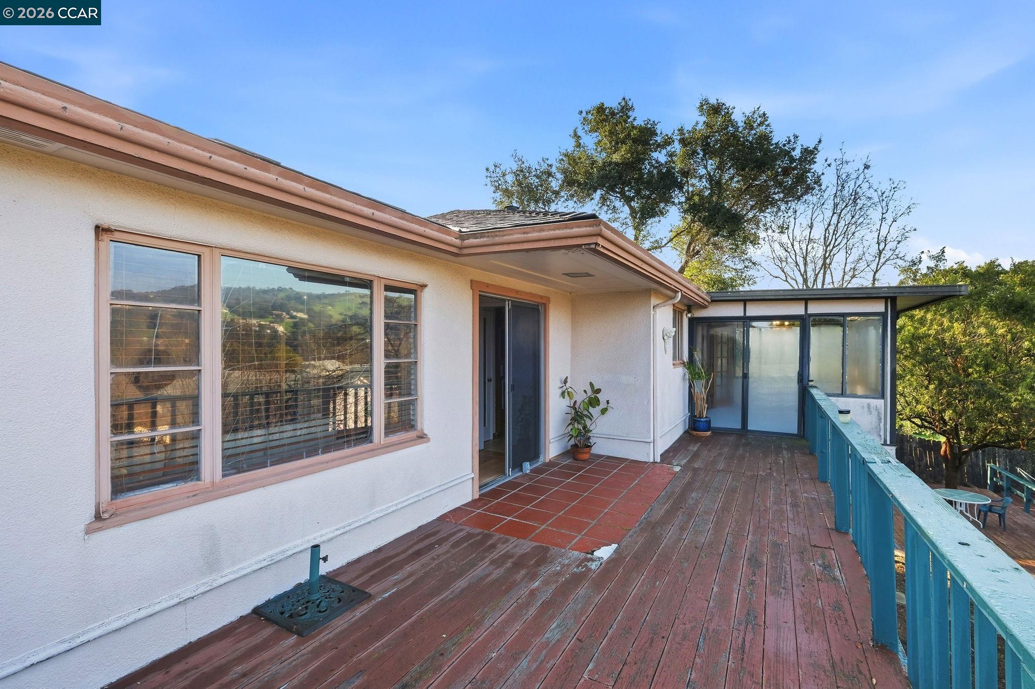 Detail Gallery Image 34 of 43 For 1021 Ulfinian Way, Martinez,  CA 94553 - 3 Beds | 2 Baths