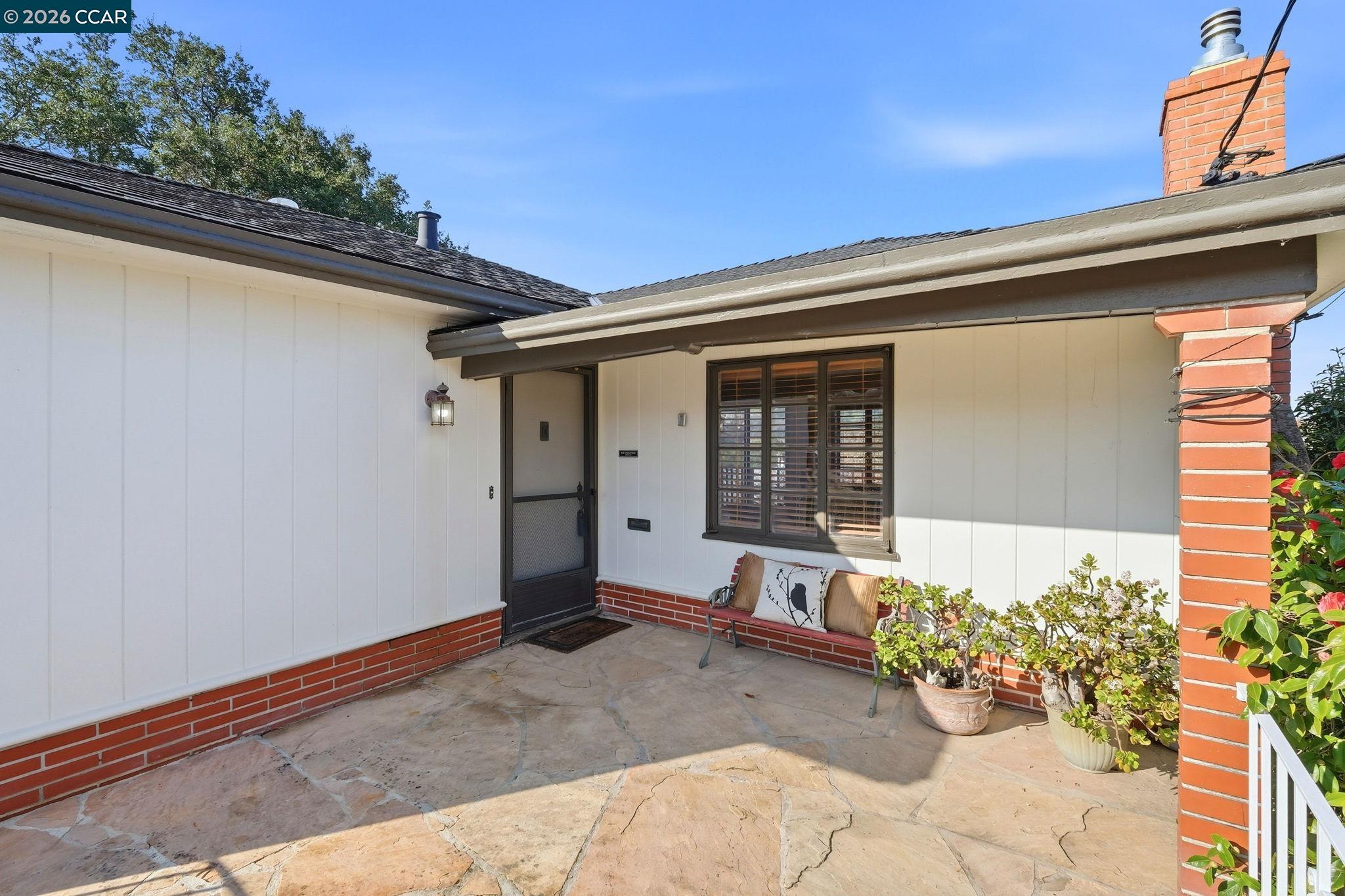 Detail Gallery Image 5 of 43 For 1021 Ulfinian Way, Martinez,  CA 94553 - 3 Beds | 2 Baths