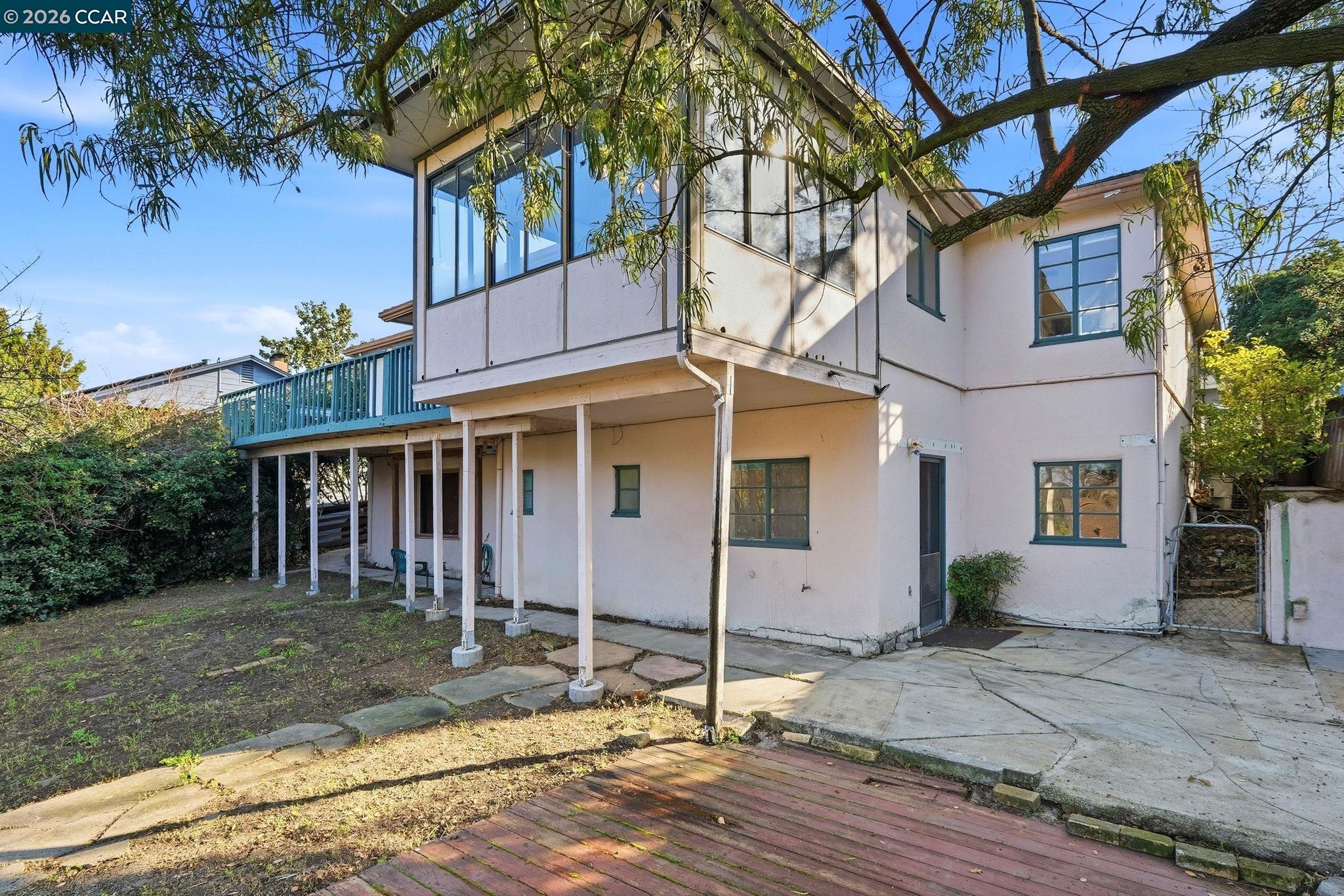 Detail Gallery Image 39 of 43 For 1021 Ulfinian Way, Martinez,  CA 94553 - 3 Beds | 2 Baths