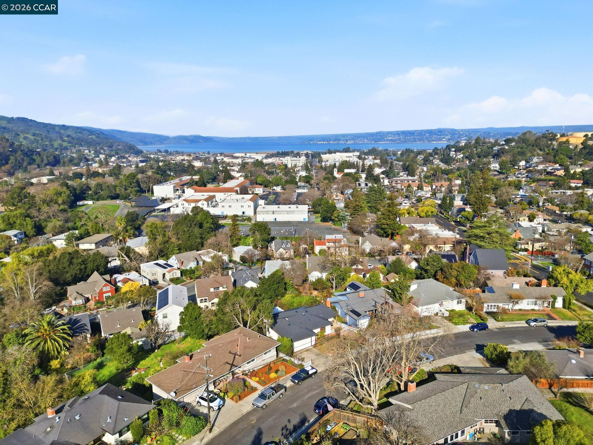 Detail Gallery Image 7 of 43 For 1021 Ulfinian Way, Martinez,  CA 94553 - 3 Beds | 2 Baths