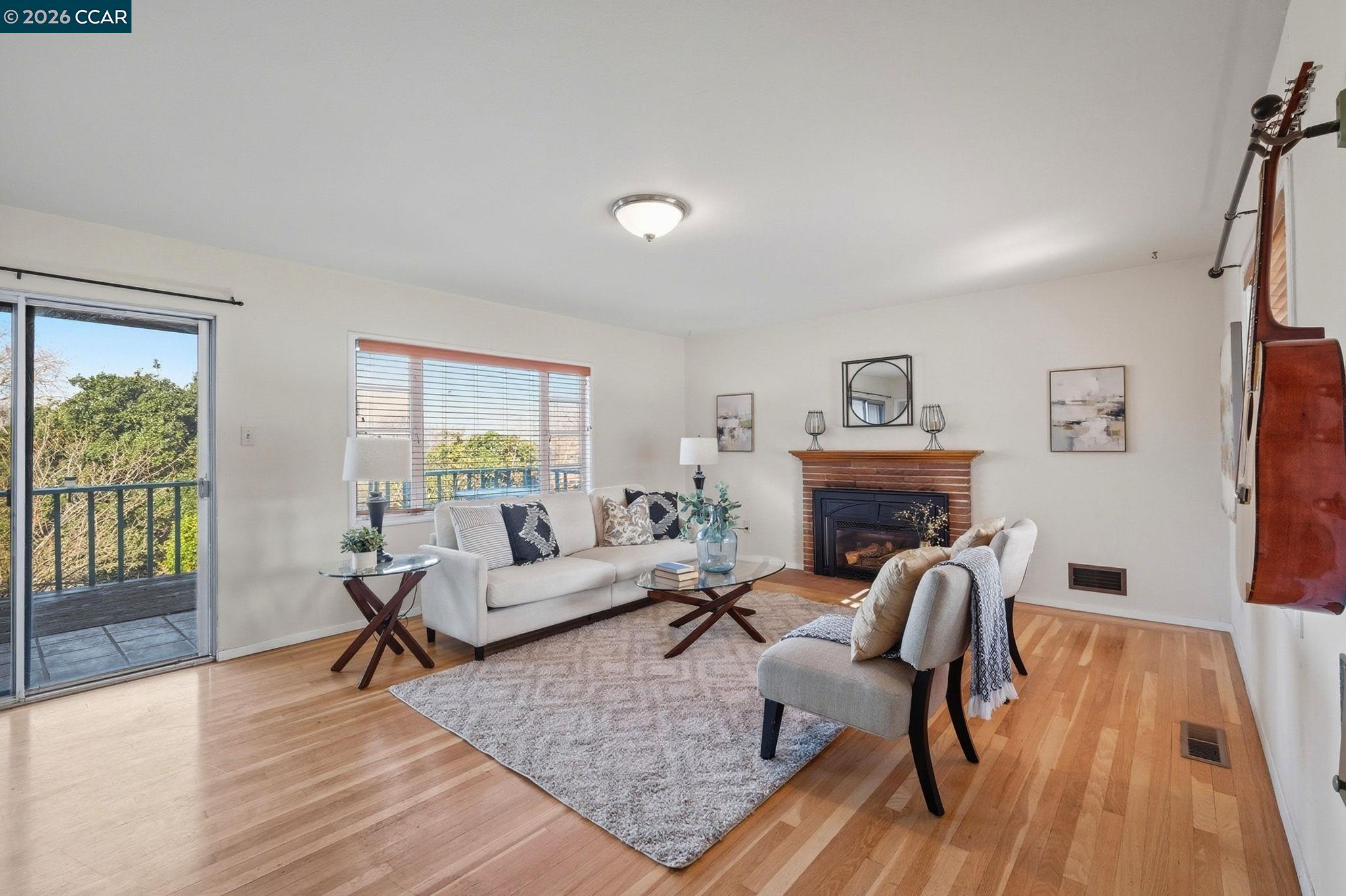 Detail Gallery Image 8 of 43 For 1021 Ulfinian Way, Martinez,  CA 94553 - 3 Beds | 2 Baths