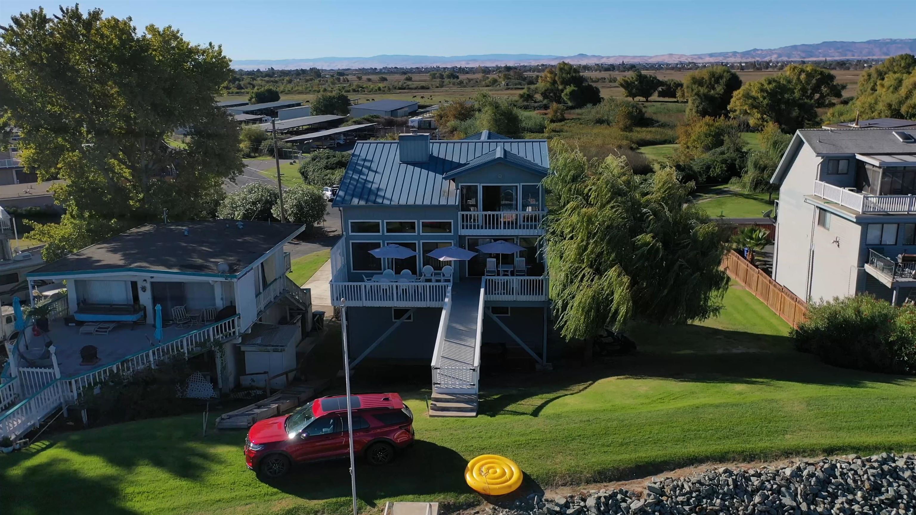 Detail Gallery Image 4 of 32 For 3777 Willow Rd, Bethel Island,  CA 94511 - 4 Beds | 2/1 Baths