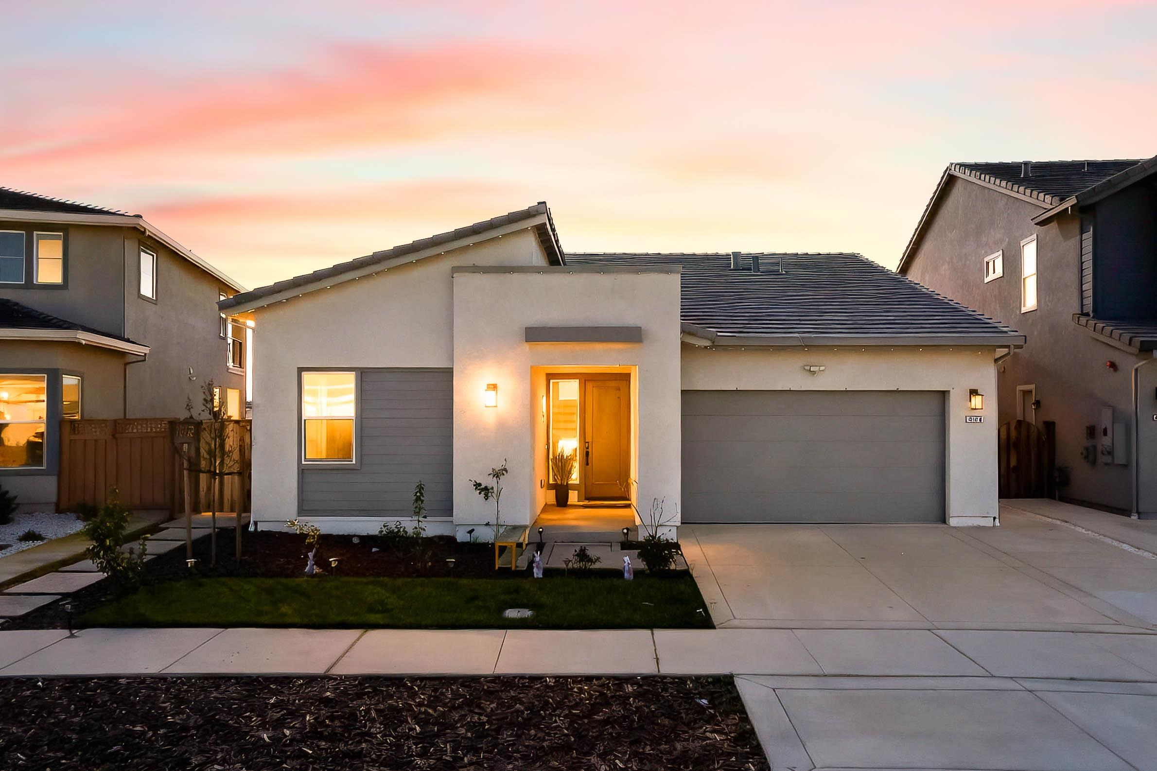Detail Gallery Image 2 of 59 For 3456 Mulholland Drive, Lathrop,  CA 95330-7131 - 3 Beds | 2/1 Baths