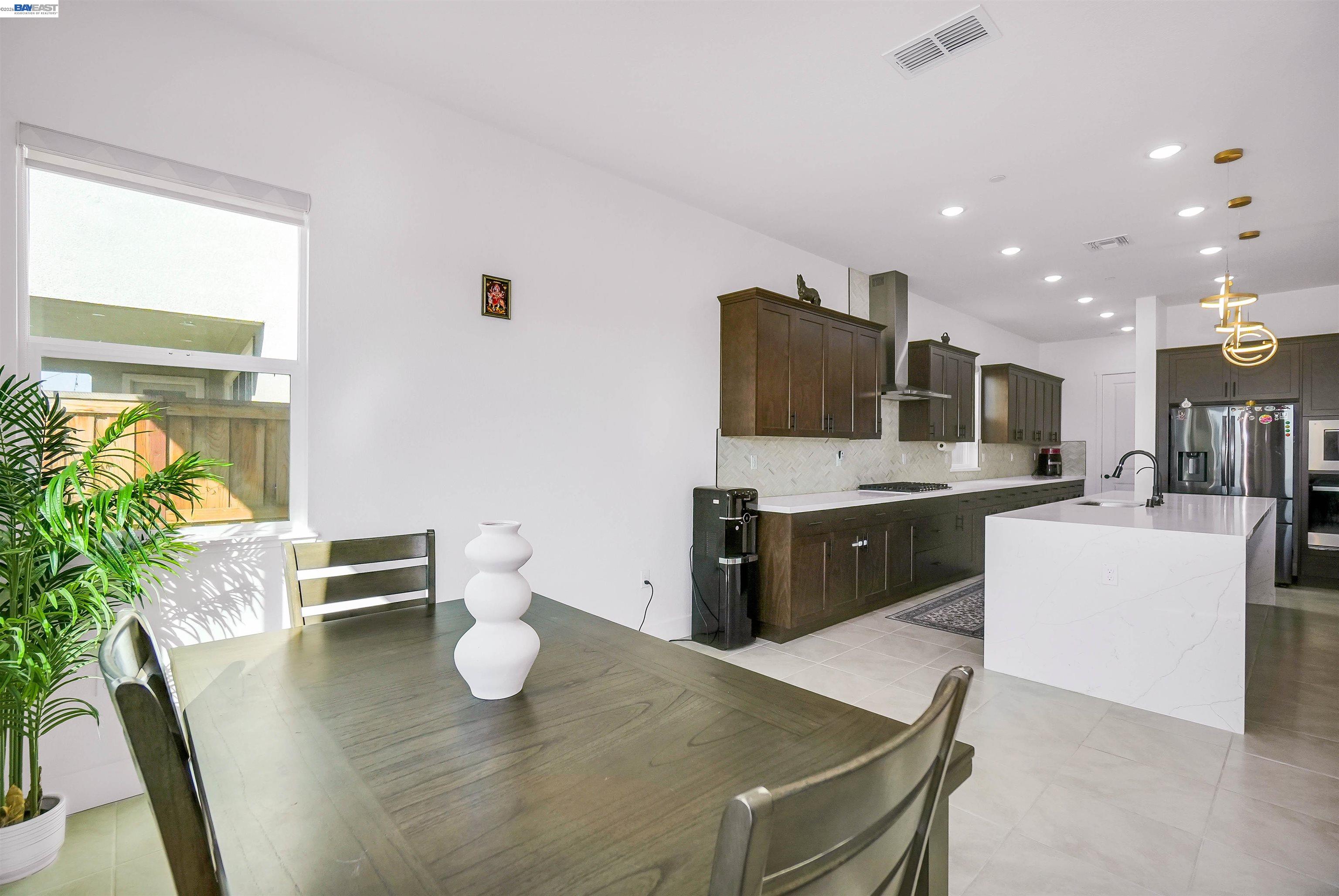 Detail Gallery Image 11 of 52 For 3456 Mulholland Drive, Lathrop,  CA 95330-7131 - 3 Beds | 2/1 Baths