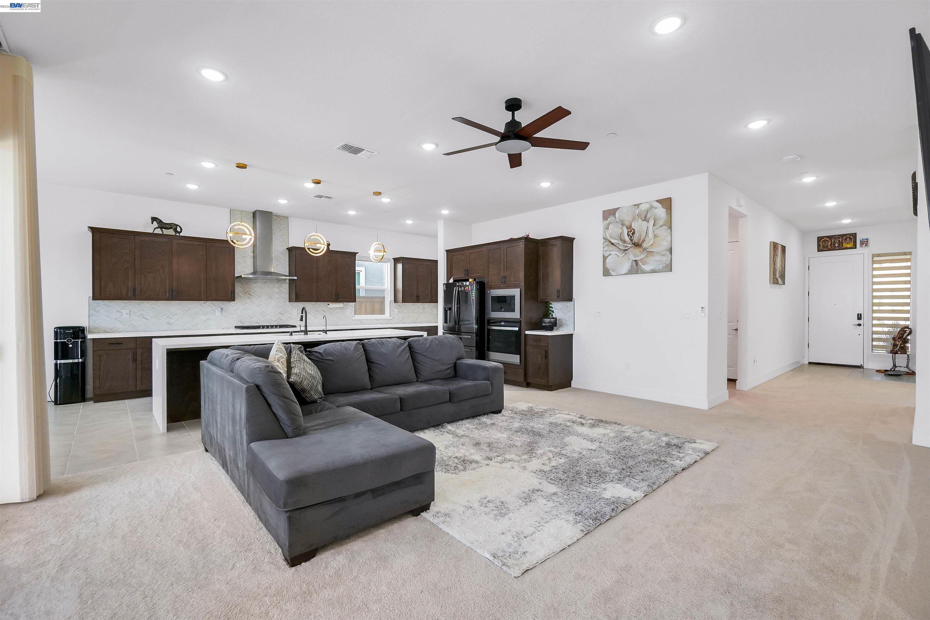 Detail Gallery Image 12 of 52 For 3456 Mulholland Drive, Lathrop,  CA 95330-7131 - 3 Beds | 2/1 Baths