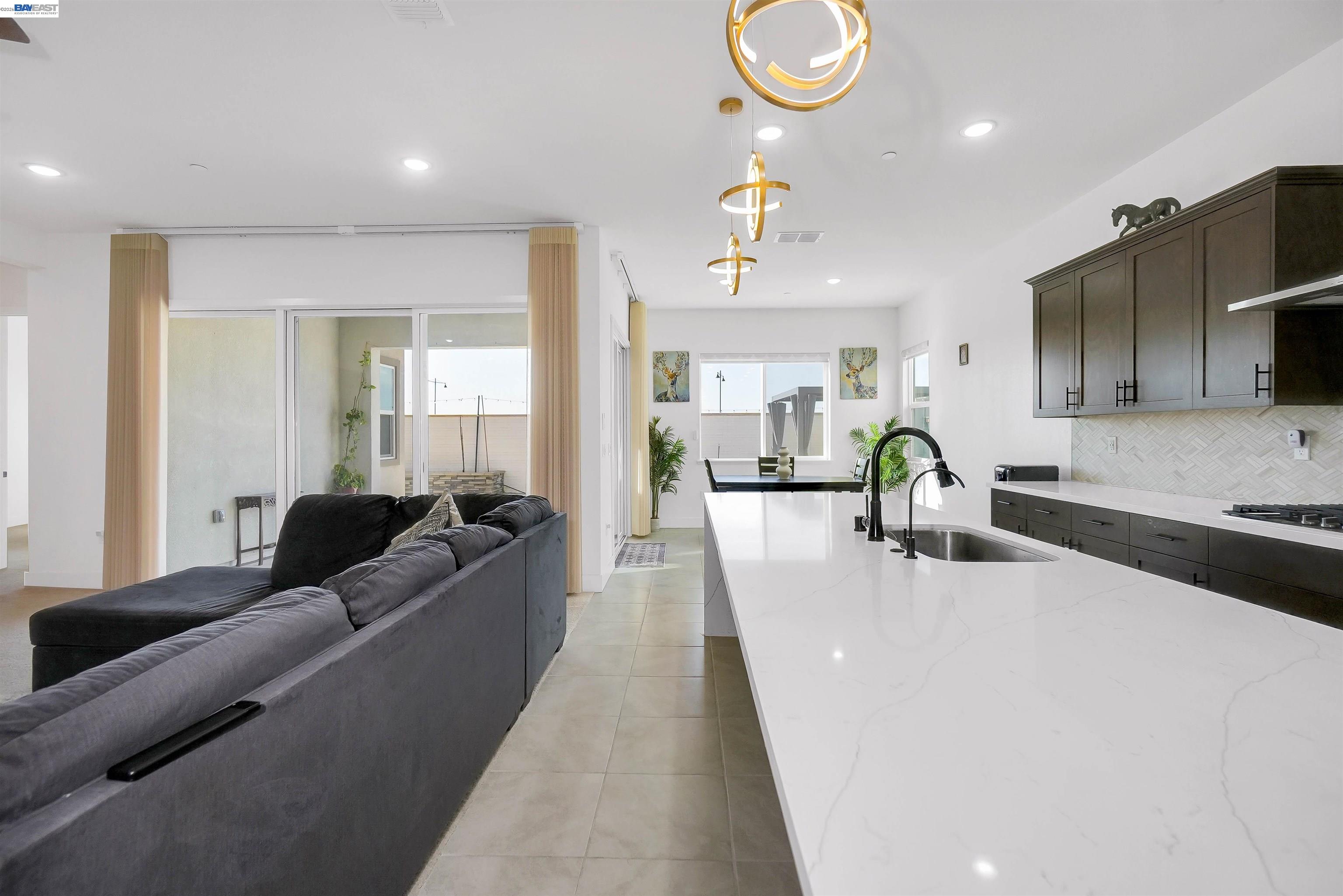 Detail Gallery Image 14 of 52 For 3456 Mulholland Drive, Lathrop,  CA 95330-7131 - 3 Beds | 2/1 Baths