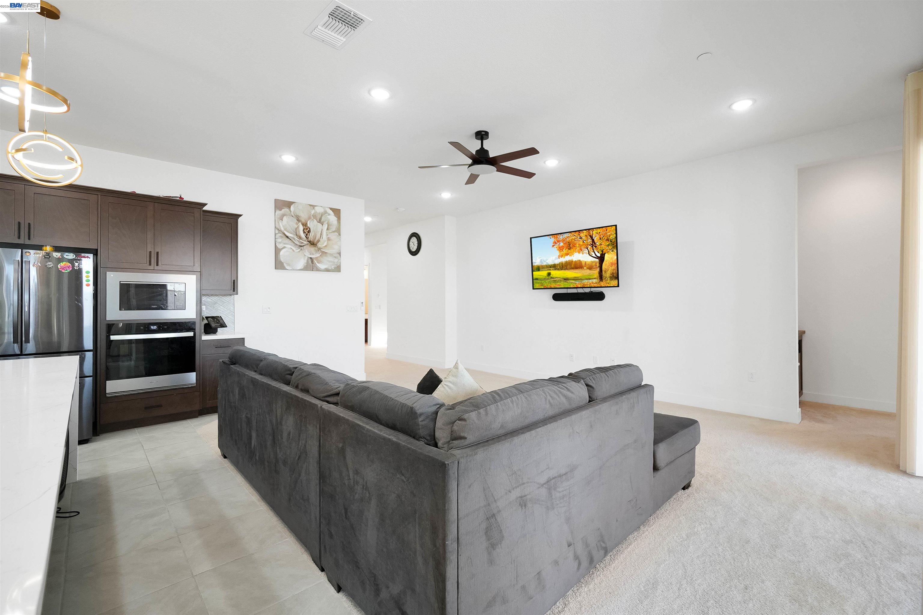 Detail Gallery Image 15 of 52 For 3456 Mulholland Drive, Lathrop,  CA 95330-7131 - 3 Beds | 2/1 Baths