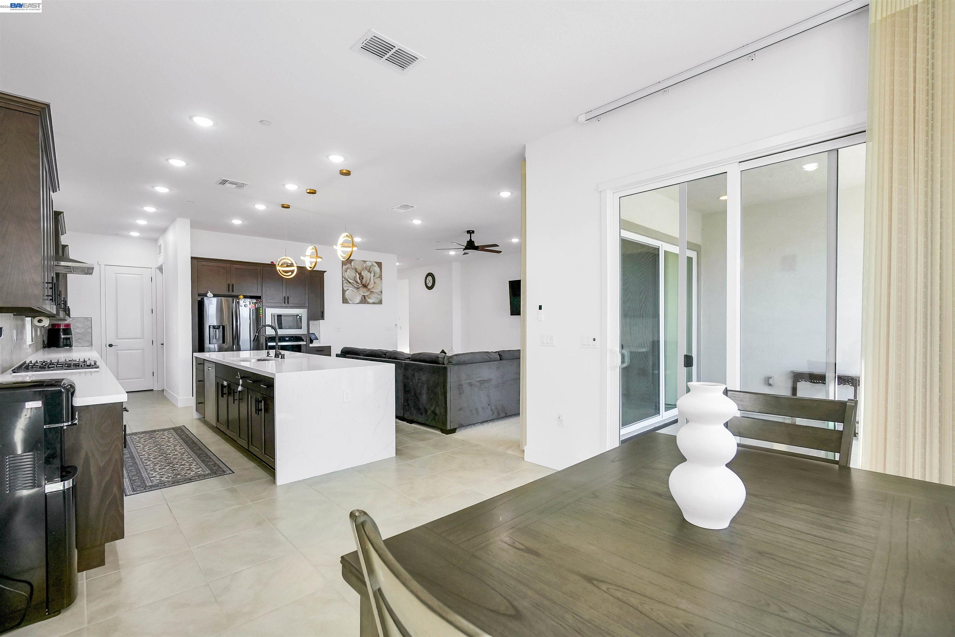 Detail Gallery Image 17 of 52 For 3456 Mulholland Drive, Lathrop,  CA 95330-7131 - 3 Beds | 2/1 Baths