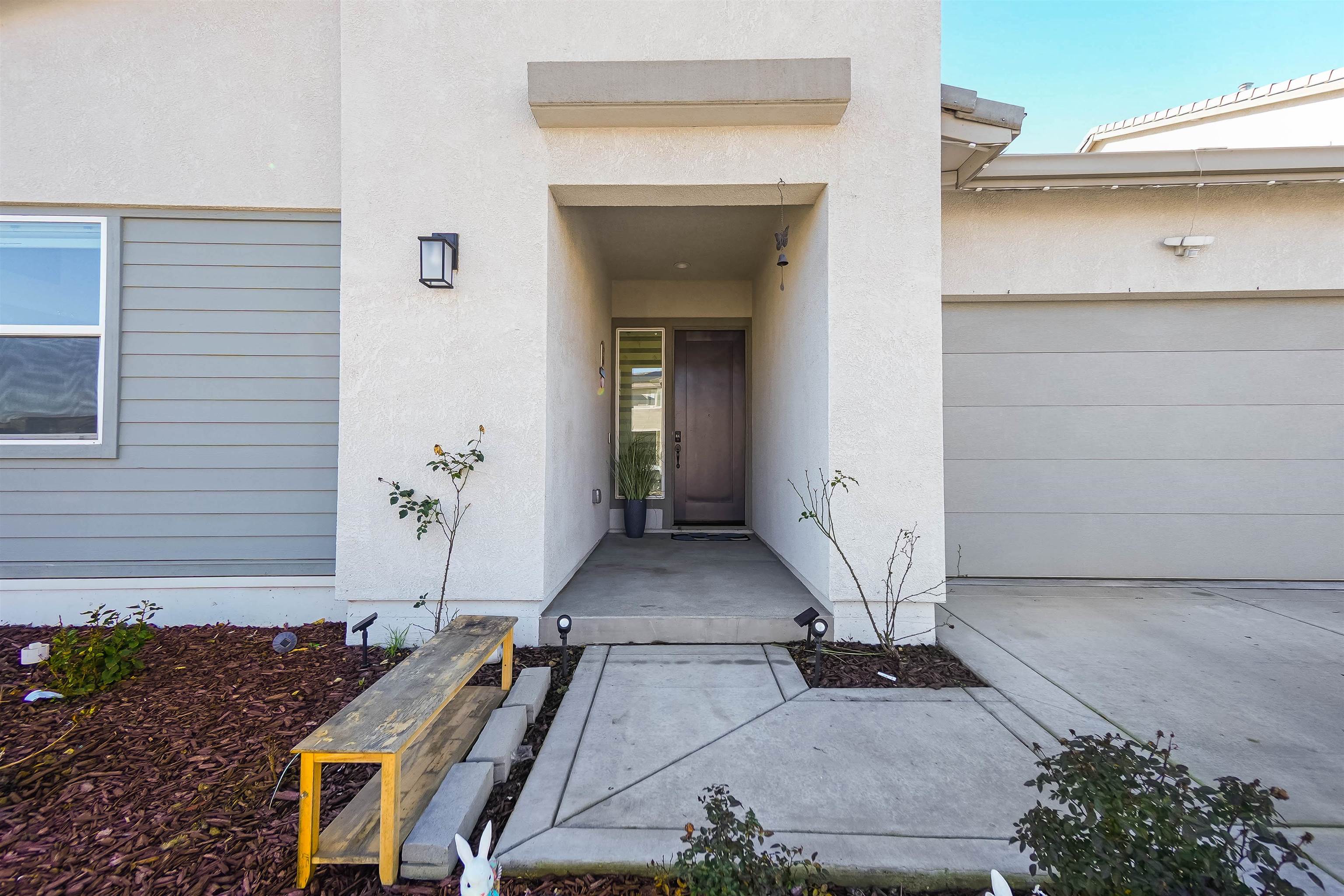 Detail Gallery Image 4 of 59 For 3456 Mulholland Drive, Lathrop,  CA 95330-7131 - 3 Beds | 2/1 Baths