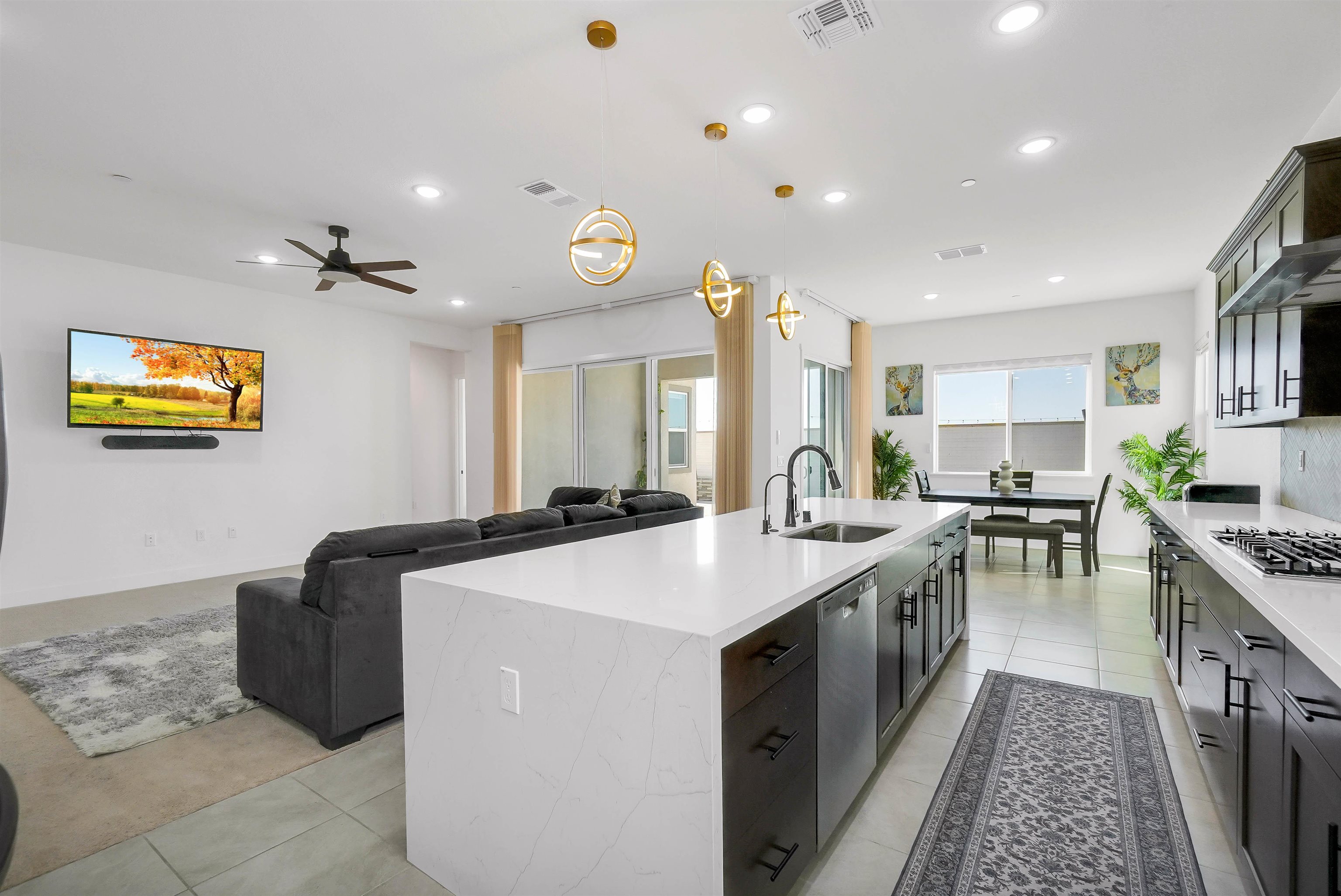 Detail Gallery Image 10 of 59 For 3456 Mulholland Drive, Lathrop,  CA 95330-7131 - 3 Beds | 2/1 Baths