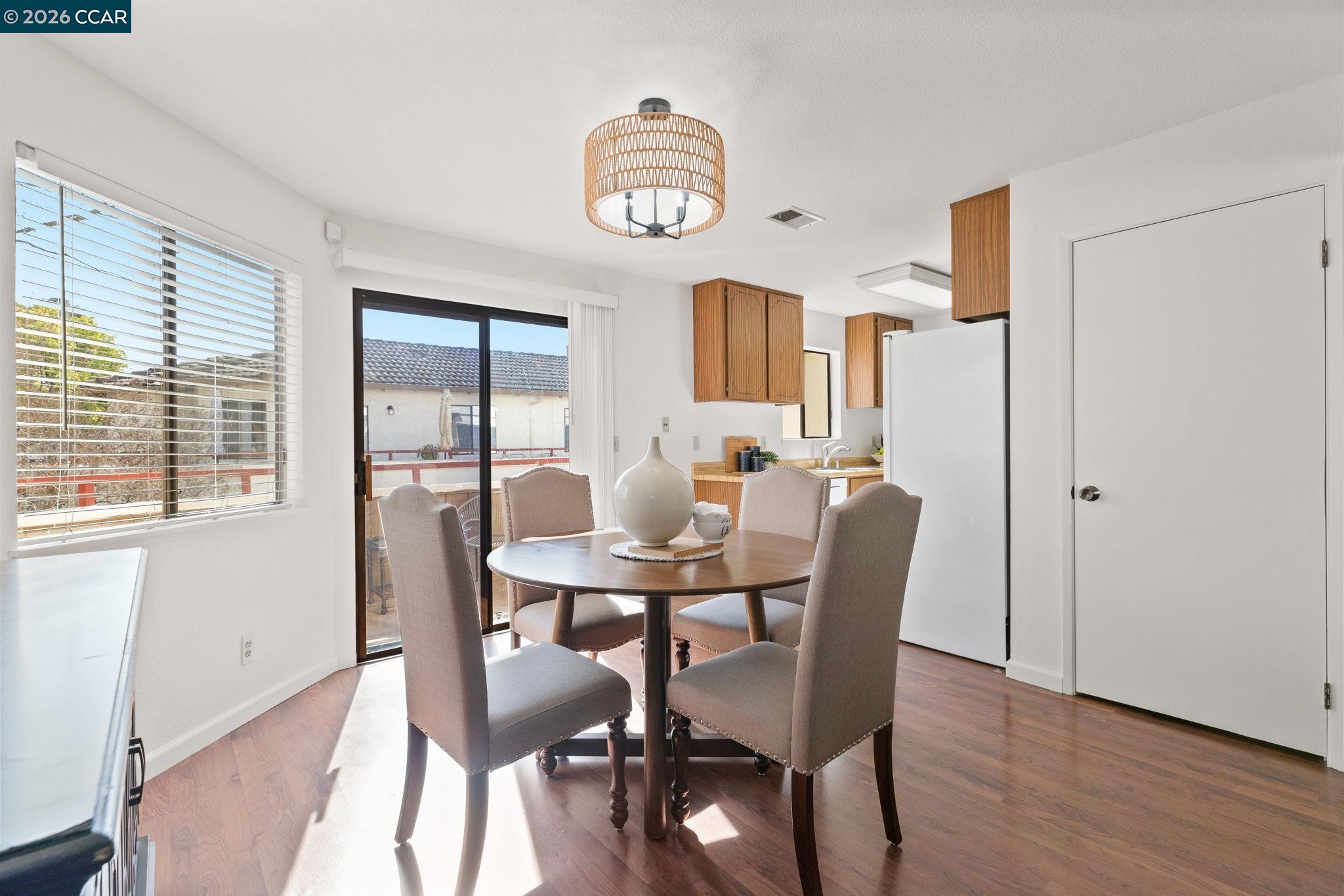 Detail Gallery Image 16 of 53 For 5060 Valley Crest Dr #56,  Concord,  CA 94521 - 3 Beds | 2/1 Baths