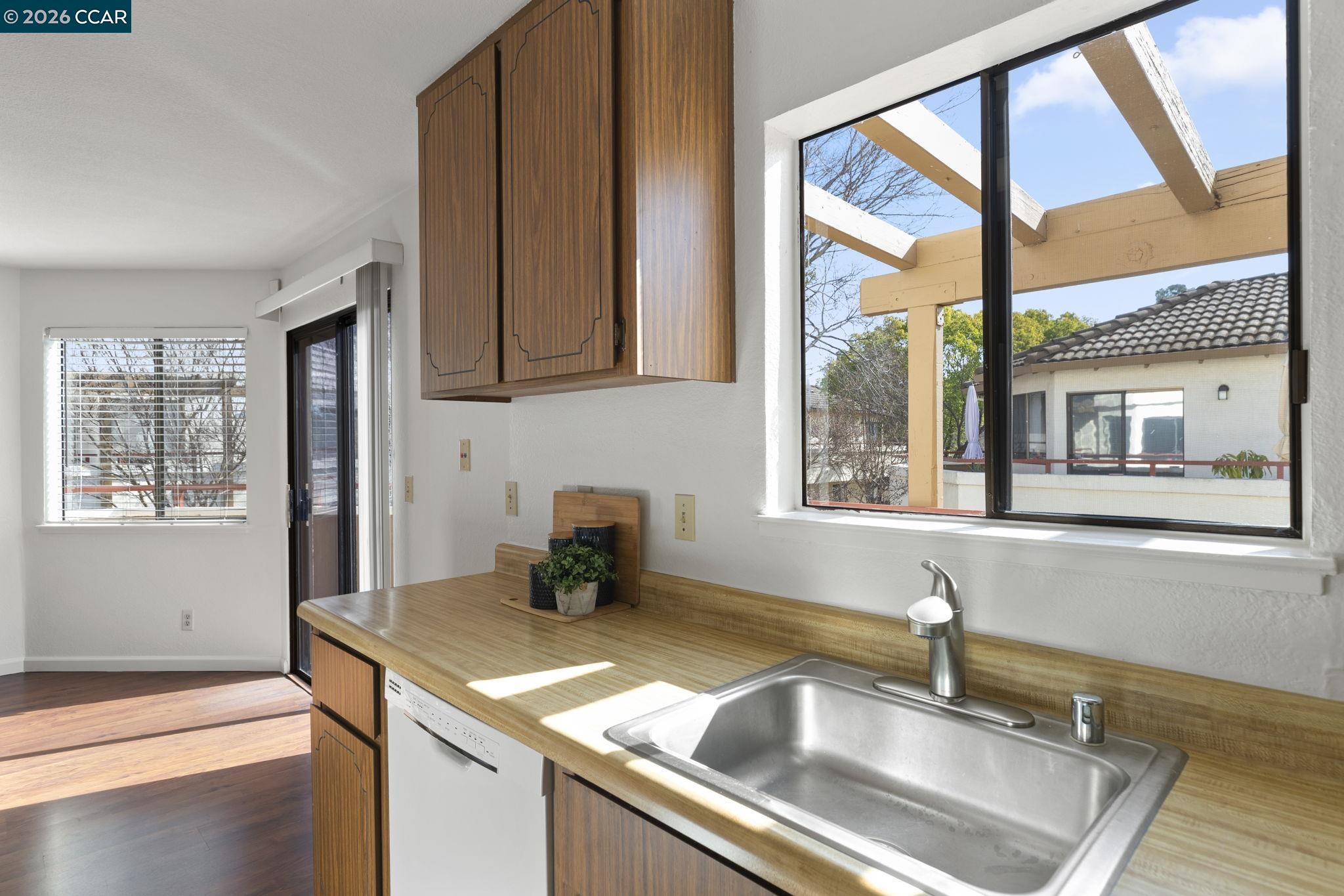 Detail Gallery Image 20 of 53 For 5060 Valley Crest Dr #56,  Concord,  CA 94521 - 3 Beds | 2/1 Baths