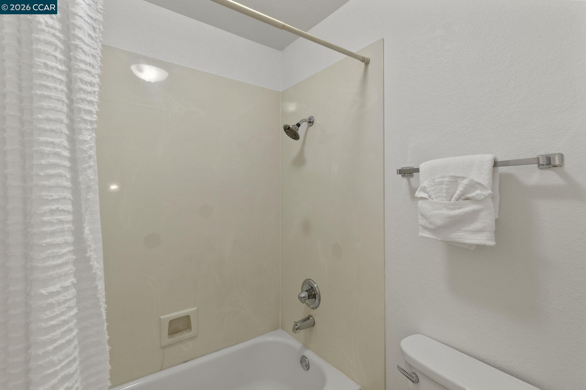 Detail Gallery Image 35 of 53 For 5060 Valley Crest Dr #56,  Concord,  CA 94521 - 3 Beds | 2/1 Baths