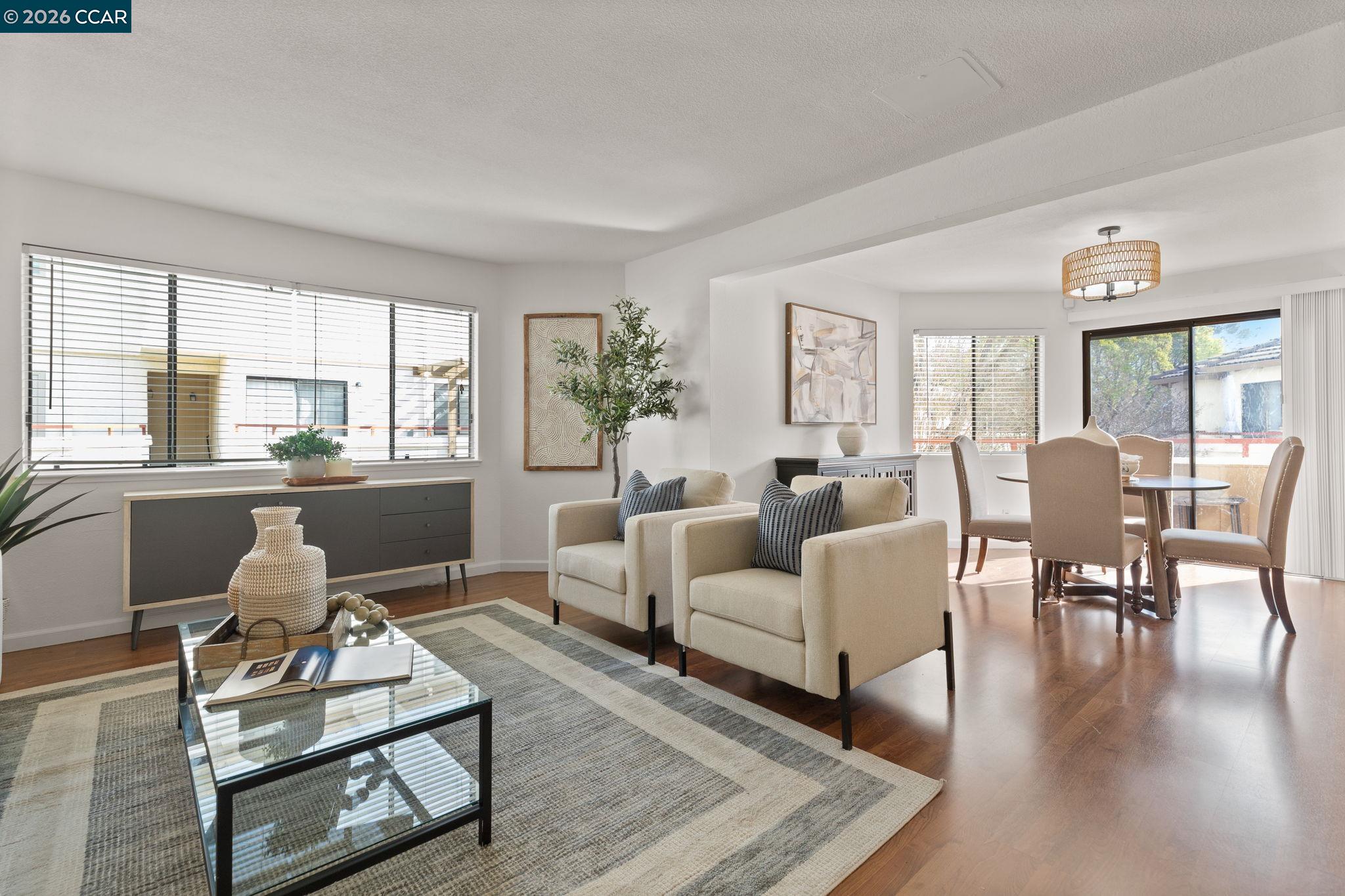 Detail Gallery Image 6 of 53 For 5060 Valley Crest Dr #56,  Concord,  CA 94521 - 3 Beds | 2/1 Baths