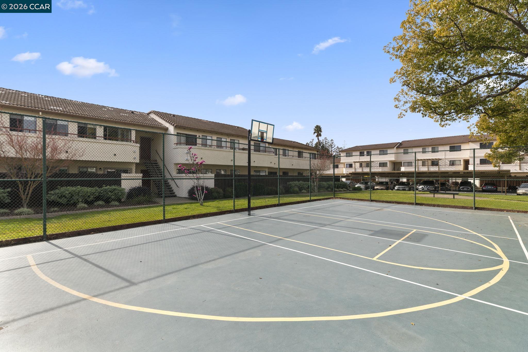 Detail Gallery Image 51 of 53 For 5060 Valley Crest Dr #56,  Concord,  CA 94521 - 3 Beds | 2/1 Baths