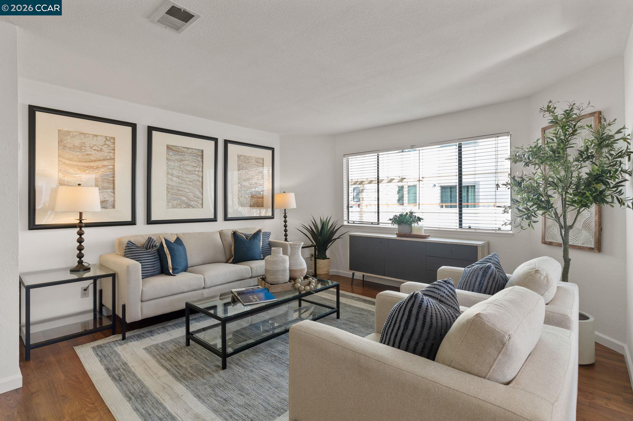 Detail Gallery Image 7 of 53 For 5060 Valley Crest Dr #56,  Concord,  CA 94521 - 3 Beds | 2/1 Baths