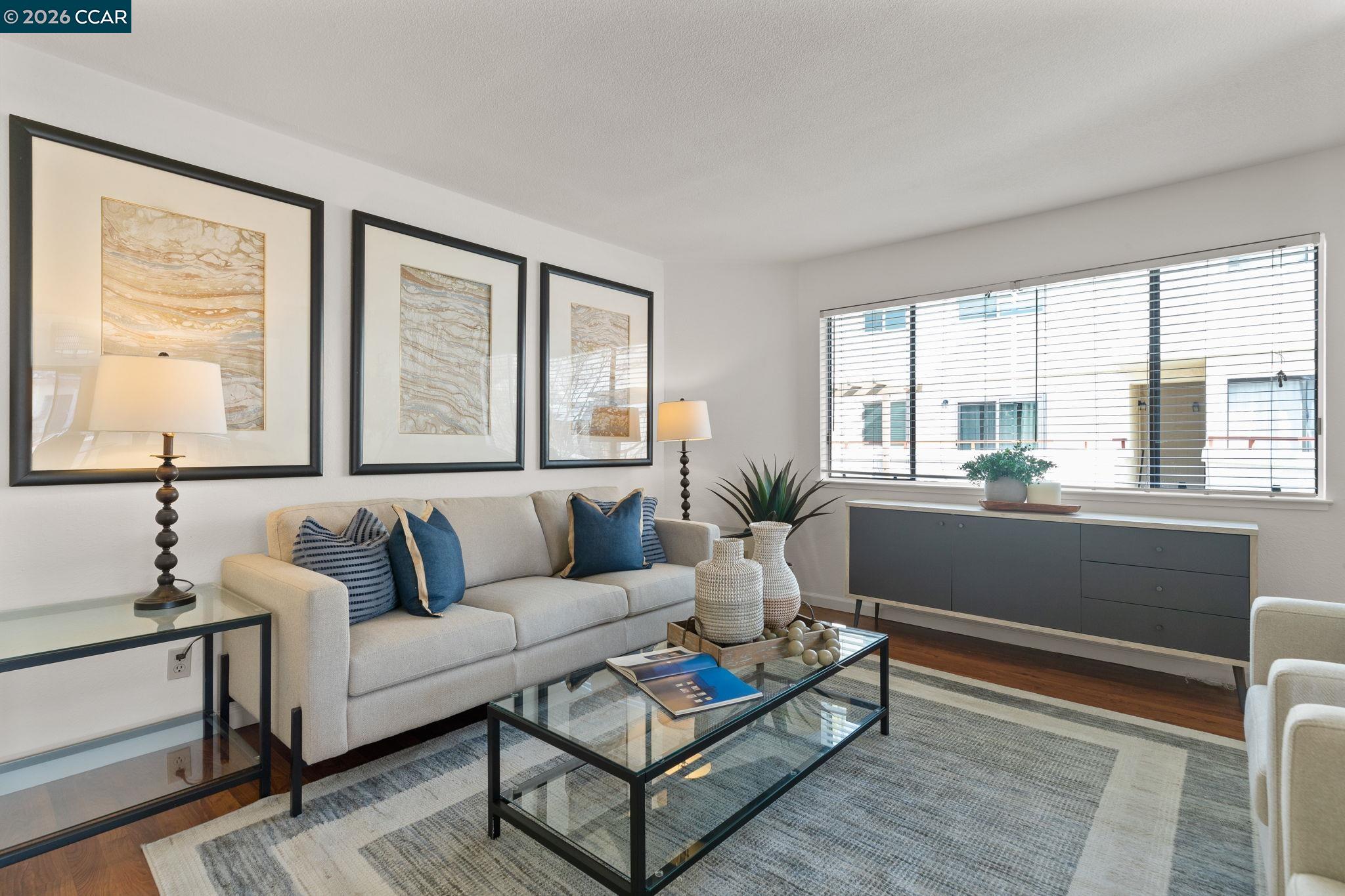 Detail Gallery Image 8 of 53 For 5060 Valley Crest Dr #56,  Concord,  CA 94521 - 3 Beds | 2/1 Baths