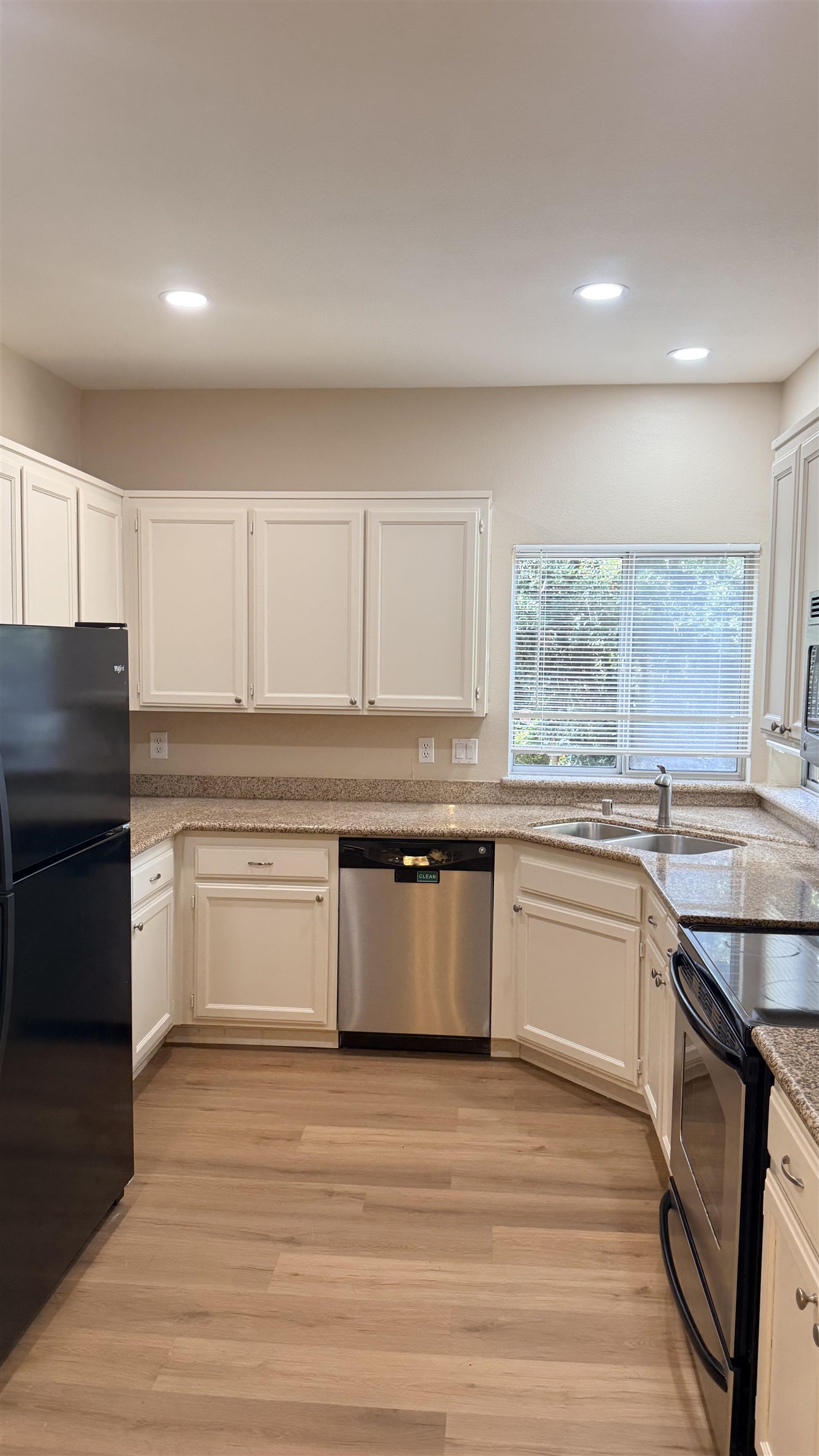 Detail Gallery Image 2 of 53 For 103 Tuscany Court, Hercules,  CA 94547 - 2 Beds | 2 Baths