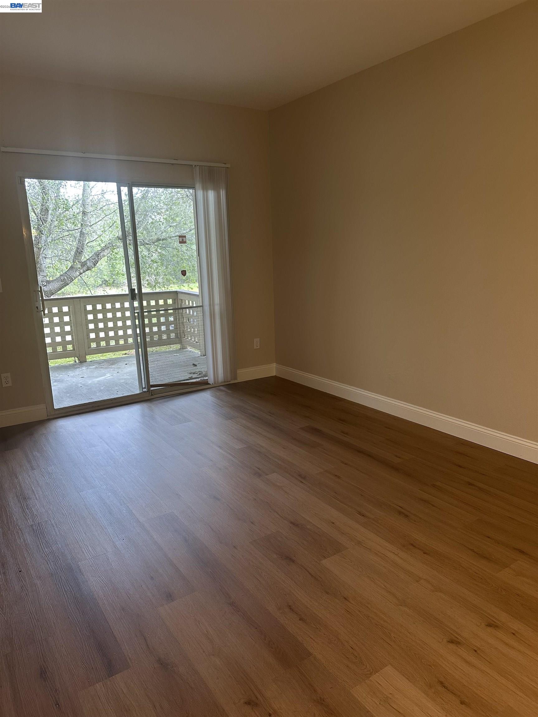 Detail Gallery Image 4 of 50 For 103 Tuscany Court, Hercules,  CA 94547 - 2 Beds | 2 Baths