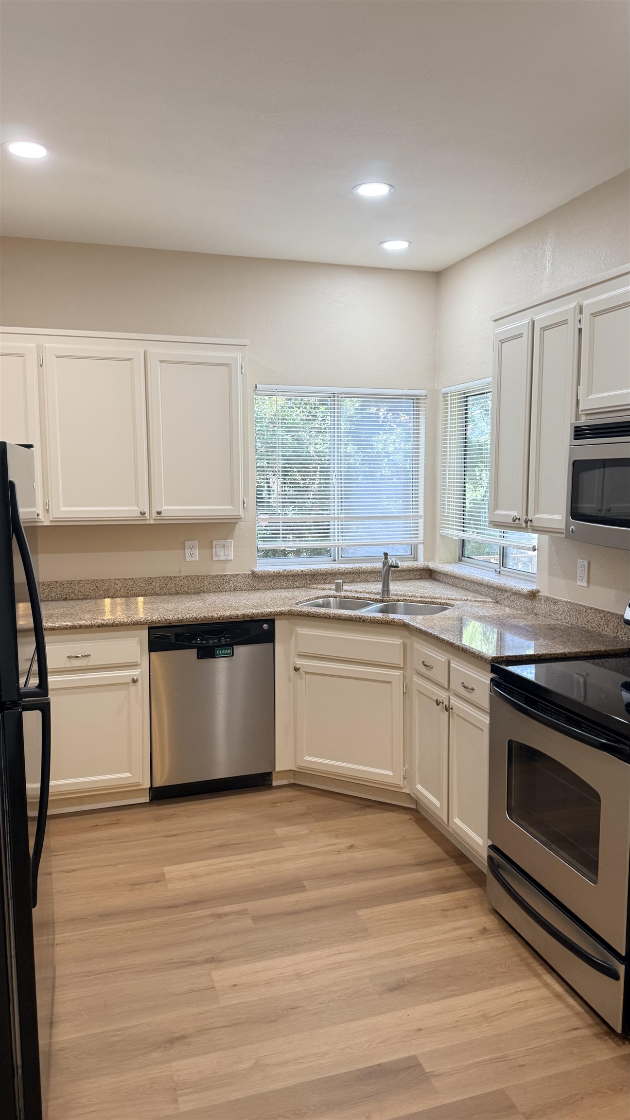 Detail Gallery Image 5 of 53 For 103 Tuscany Court, Hercules,  CA 94547 - 2 Beds | 2 Baths