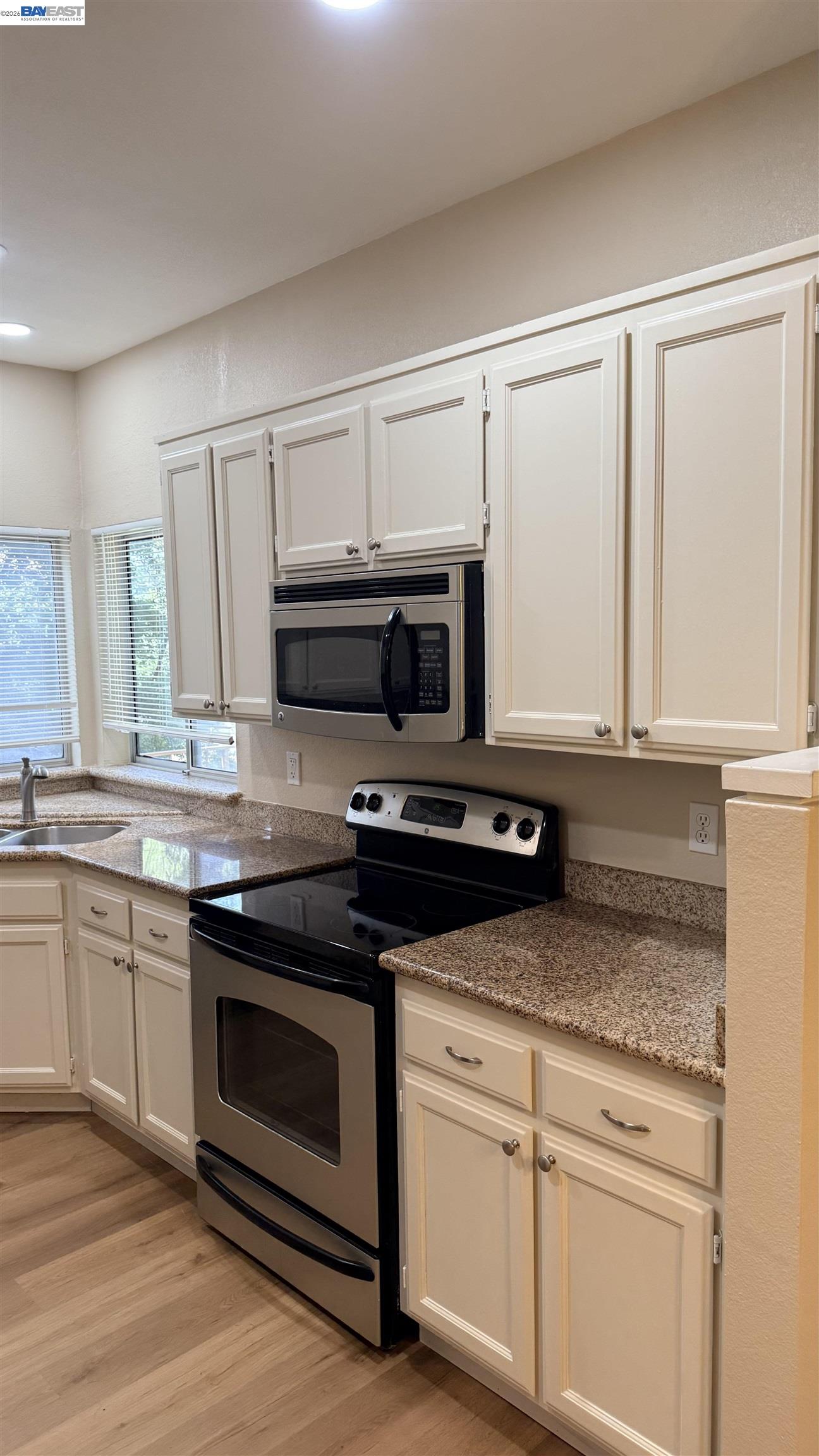 Detail Gallery Image 7 of 50 For 103 Tuscany Court, Hercules,  CA 94547 - 2 Beds | 2 Baths