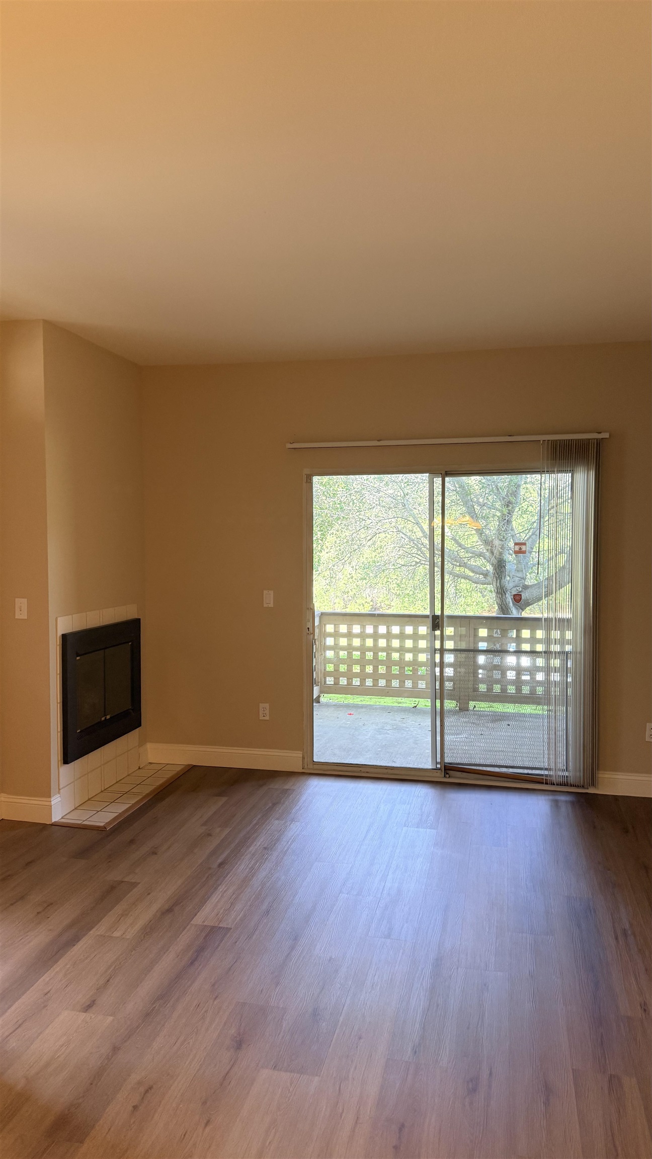 Detail Gallery Image 8 of 53 For 103 Tuscany Court, Hercules,  CA 94547 - 2 Beds | 2 Baths