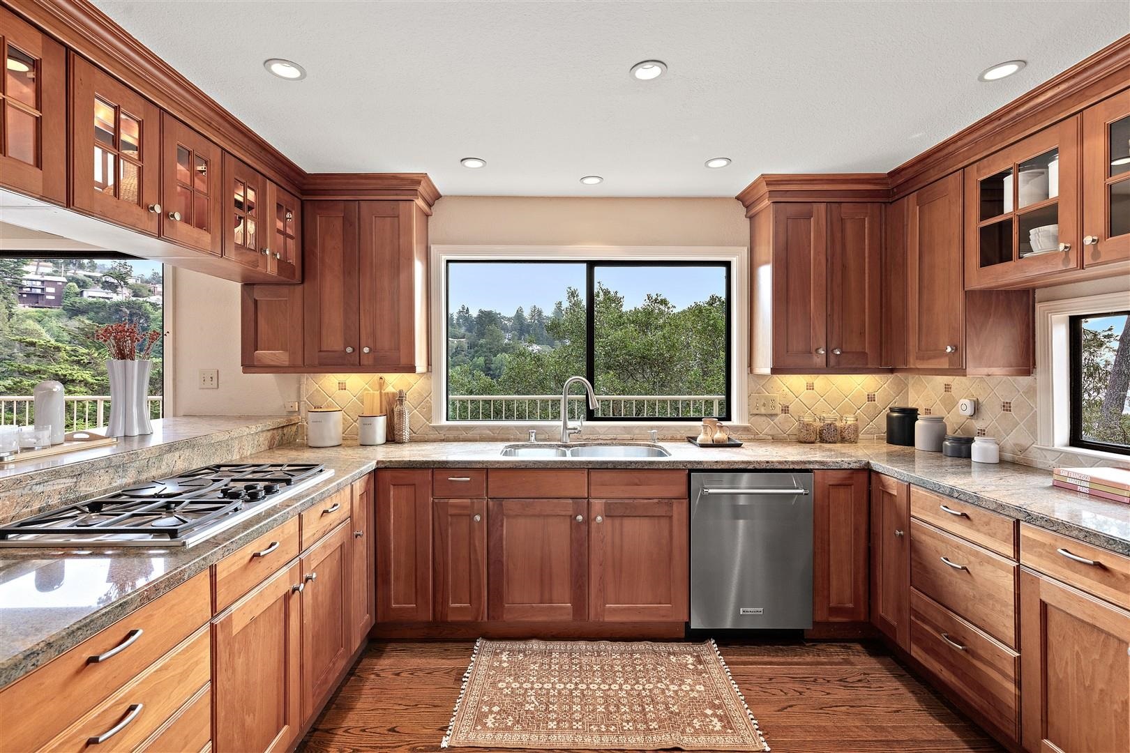 Detail Gallery Image 28 of 57 For 2355 Pelham Pl, Oakland,  CA 94611 - 3 Beds | 2/1 Baths