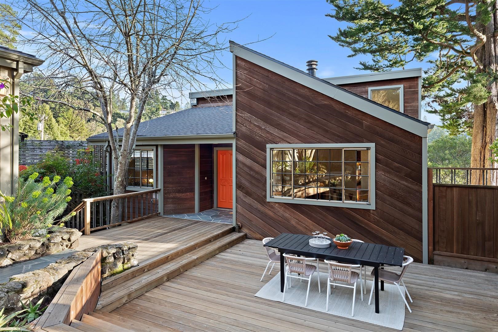 Detail Gallery Image 10 of 57 For 2355 Pelham Pl, Oakland,  CA 94611 - 3 Beds | 2/1 Baths