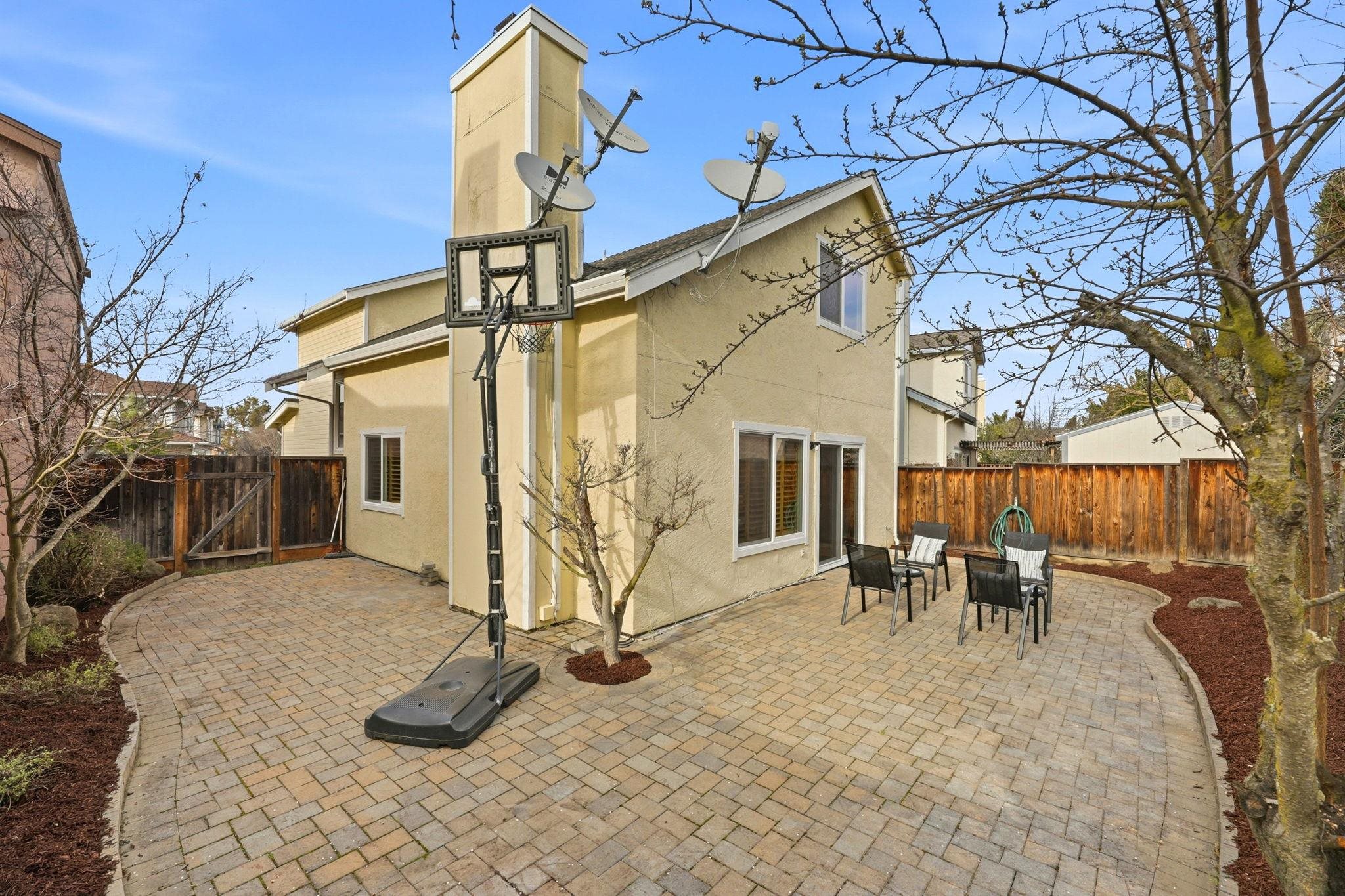 Detail Gallery Image 34 of 44 For 4862 Garnet Cmn, Fremont,  CA 94555 - 3 Beds | 2/1 Baths