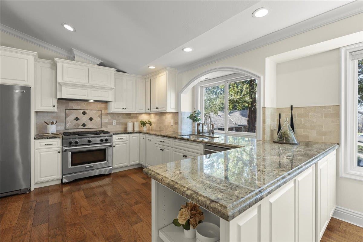 Detail Gallery Image 17 of 56 For 61 Willowview Ct, Danville,  CA 94526 - 4 Beds | 3 Baths