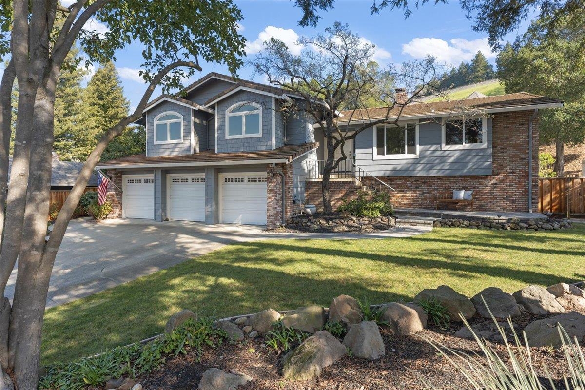 Detail Gallery Image 6 of 56 For 61 Willowview Ct, Danville,  CA 94526 - 4 Beds | 3 Baths