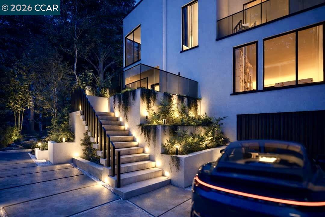 Detail Gallery Image 15 of 50 For 6030 Girvin Dr, Oakland,  CA 94611 - – Beds | – Baths