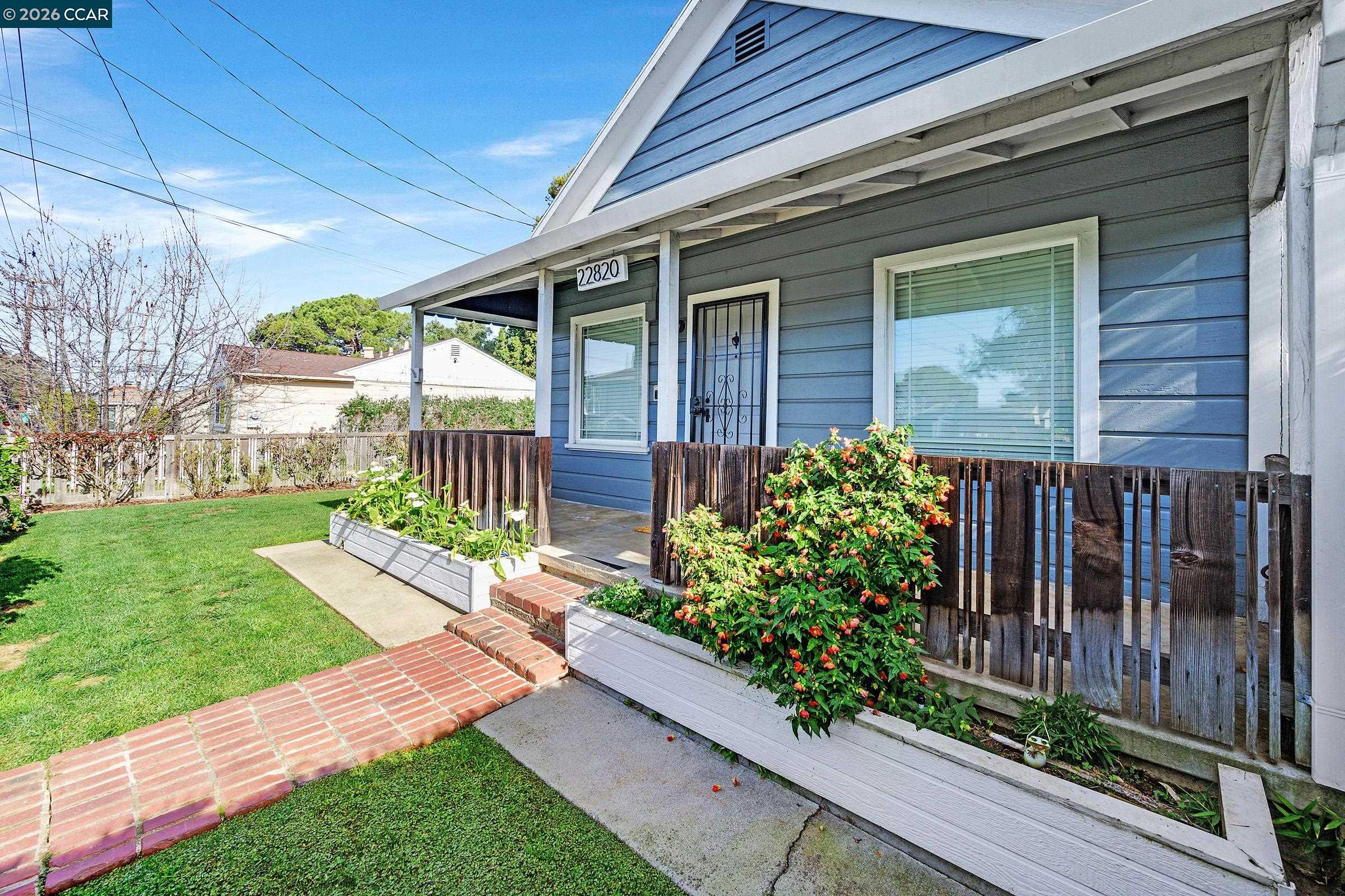 Detail Gallery Image 2 of 32 For 22820 5th St, Hayward,  CA 94541 - 5 Beds | 2/1 Baths