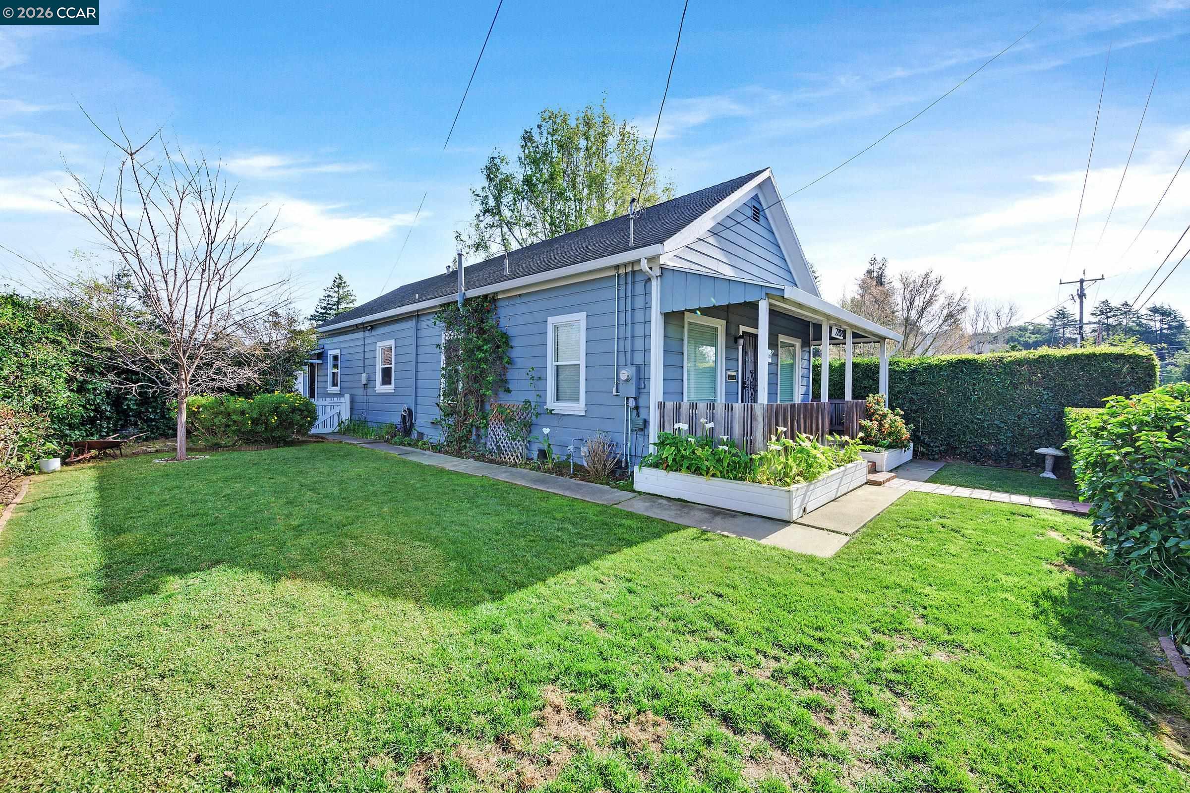 Detail Gallery Image 3 of 32 For 22820 5th St, Hayward,  CA 94541 - 5 Beds | 2/1 Baths