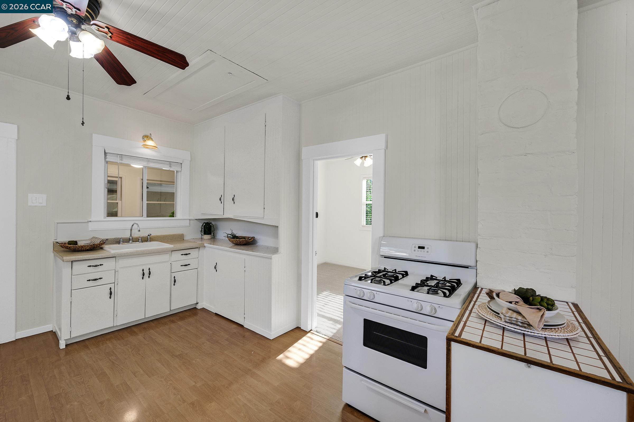 Detail Gallery Image 14 of 32 For 22820 5th St, Hayward,  CA 94541 - – Beds | – Baths