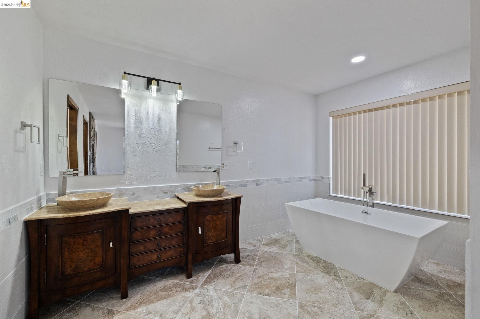 Detail Gallery Image 11 of 32 For 12629 Cresthavaen, Groveland,  CA 95321 - 3 Beds | 2/1 Baths