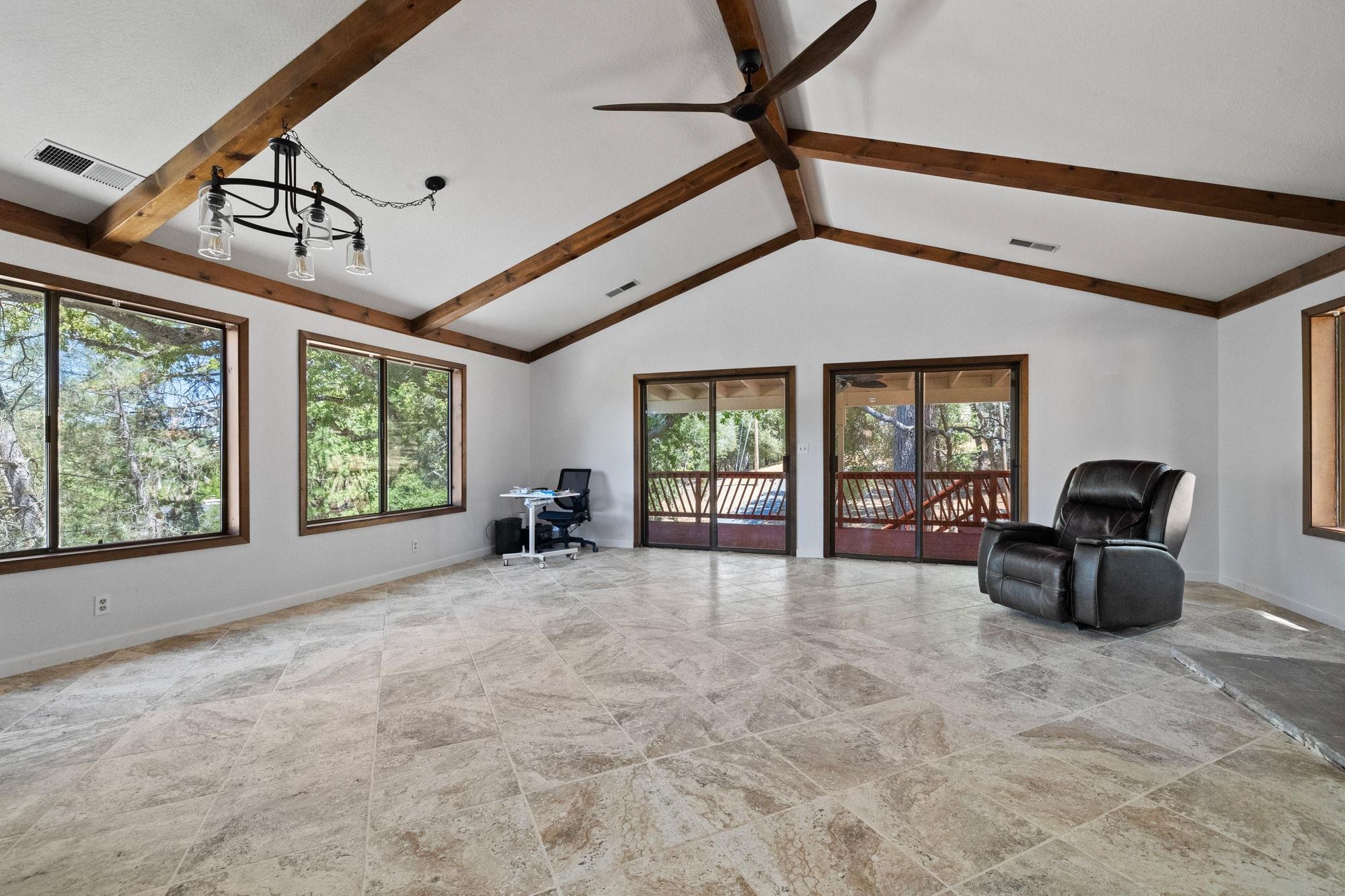 Detail Gallery Image 12 of 33 For 12629 Cresthavaen, Groveland,  CA 95321 - 3 Beds | 2/1 Baths