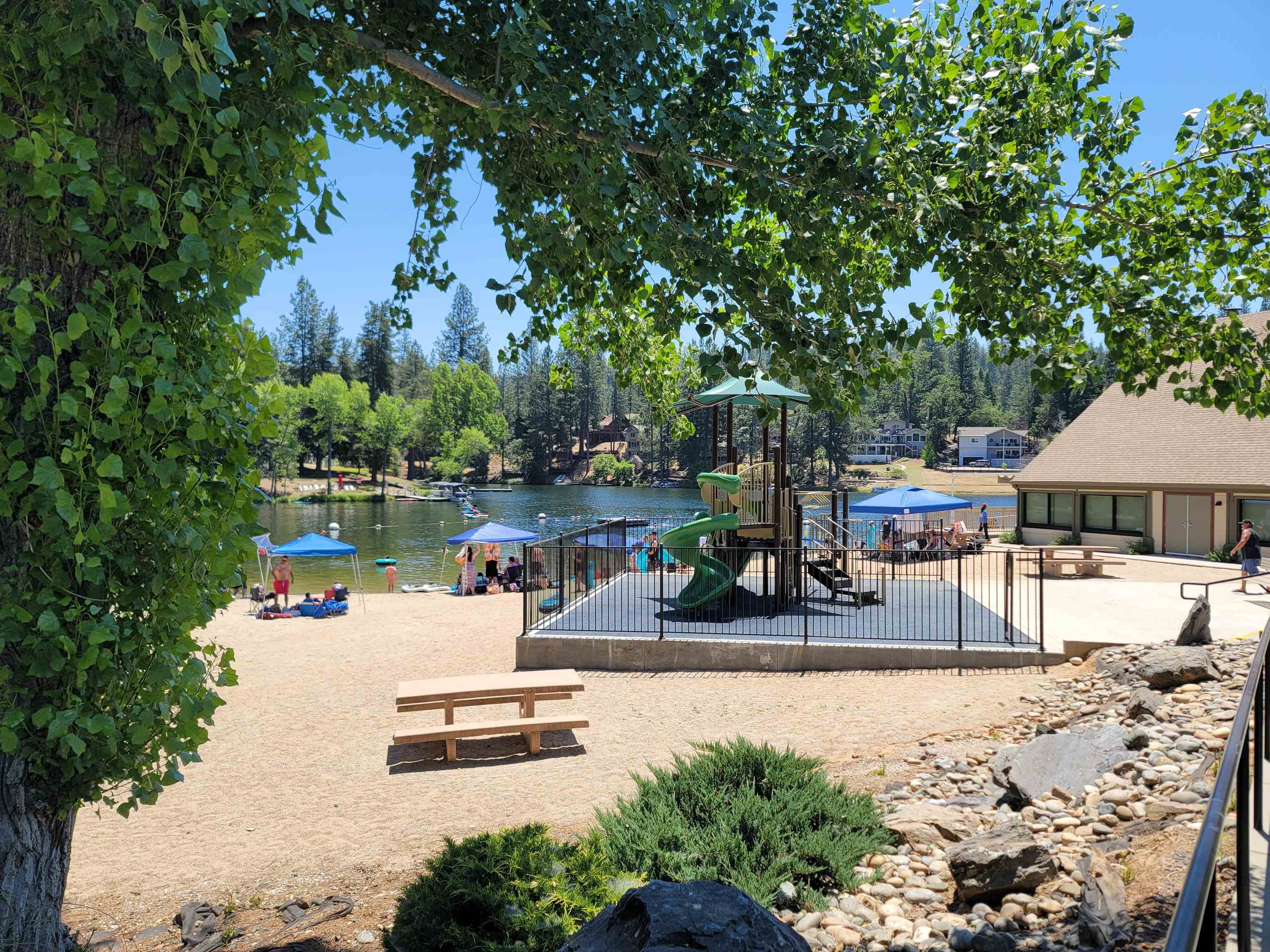 Detail Gallery Image 9 of 33 For 12629 Cresthavaen, Groveland,  CA 95321 - 3 Beds | 2/1 Baths