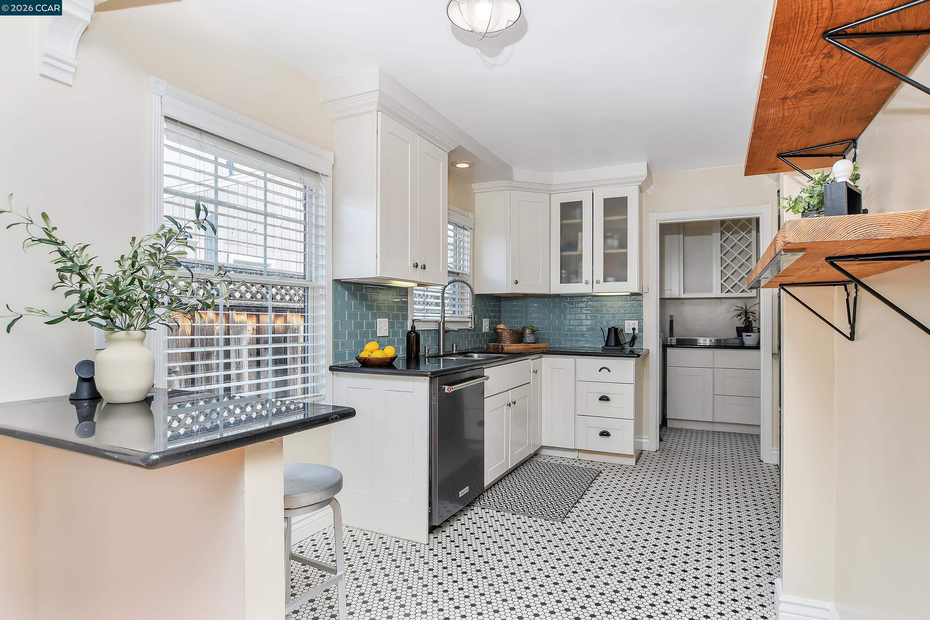 Detail Gallery Image 8 of 35 For 3162 Salvio St, Concord,  CA 94519 - 3 Beds | 1 Baths