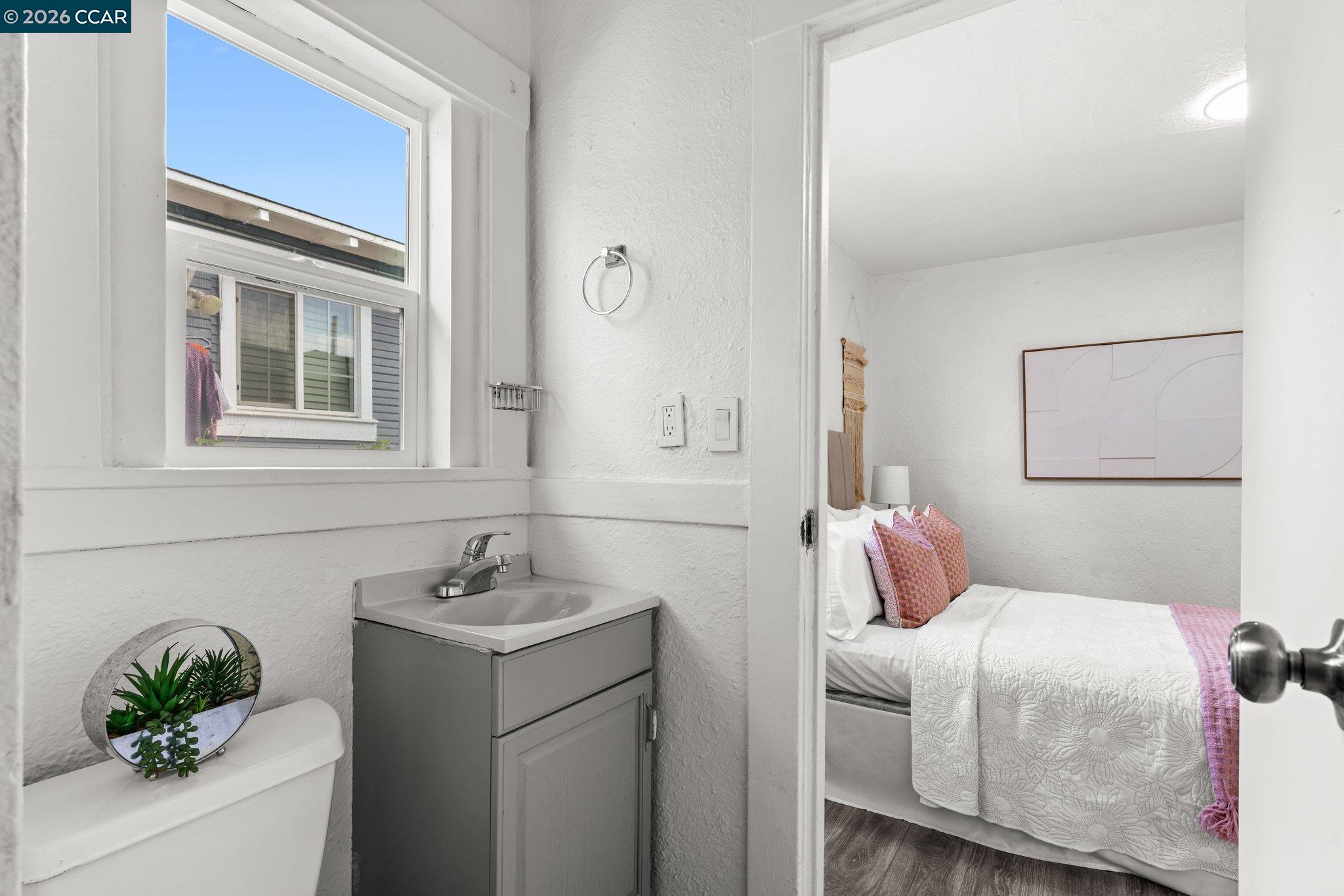 Detail Gallery Image 20 of 28 For 2612 75th Ave, Oakland,  CA 94605 - 2 Beds | 1/1 Baths