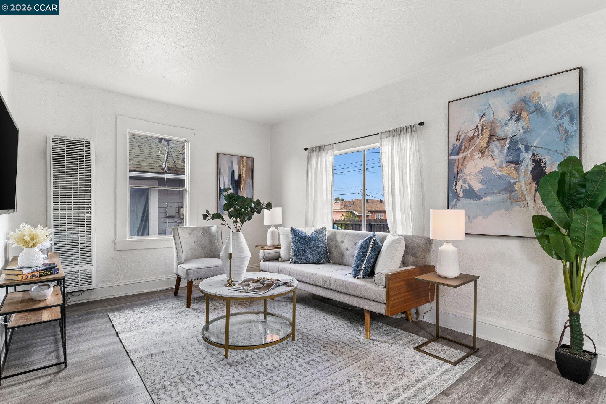 Detail Gallery Image 3 of 28 For 2612 75th Ave, Oakland,  CA 94605 - 2 Beds | 1/1 Baths