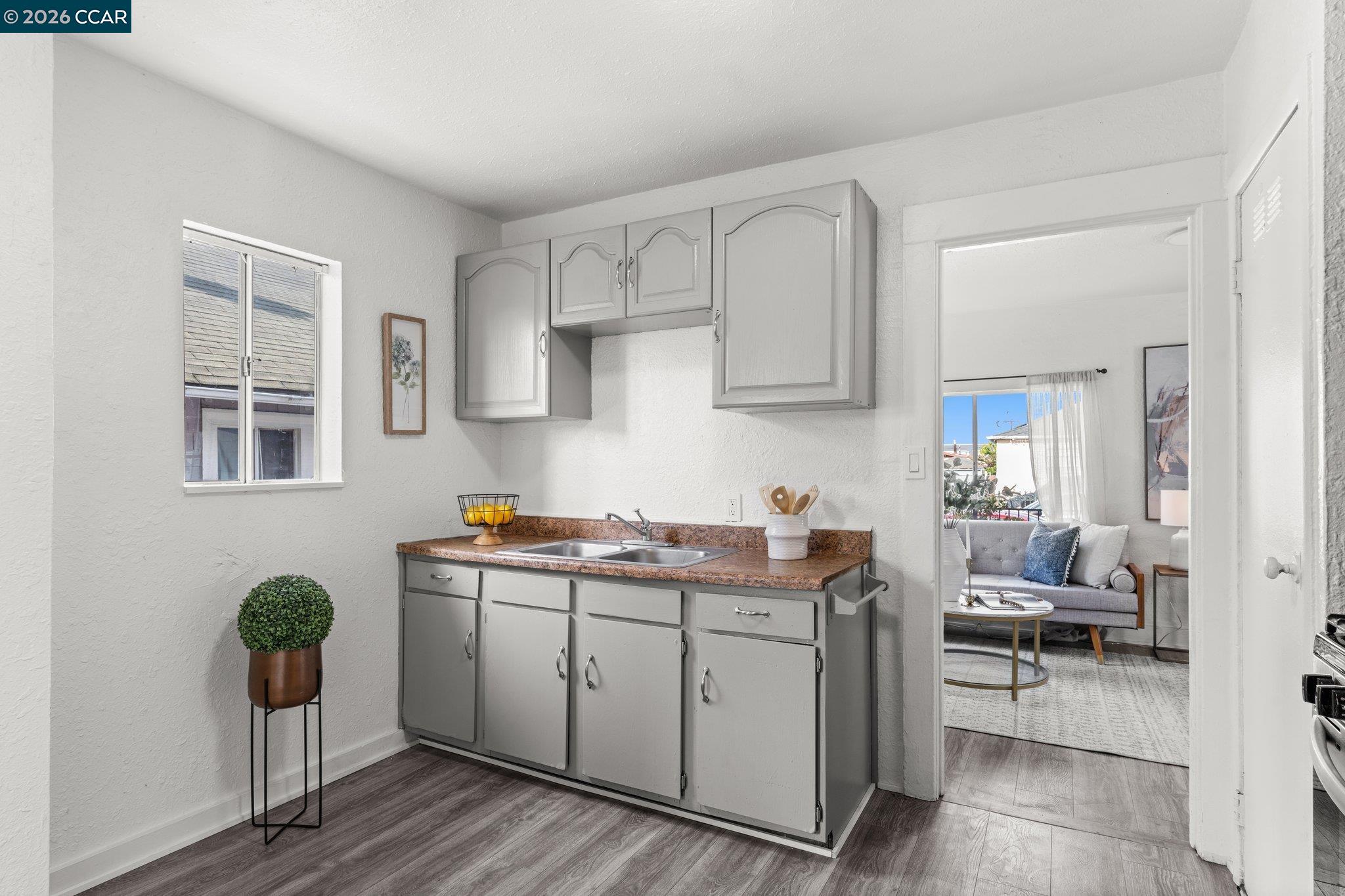 Detail Gallery Image 10 of 28 For 2612 75th Ave, Oakland,  CA 94605 - 2 Beds | 1/1 Baths