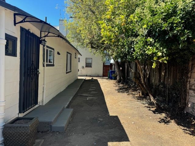 Detail Gallery Image 3 of 15 For 3920 Clarke Street, Oakland,  CA 94609 - – Beds | – Baths