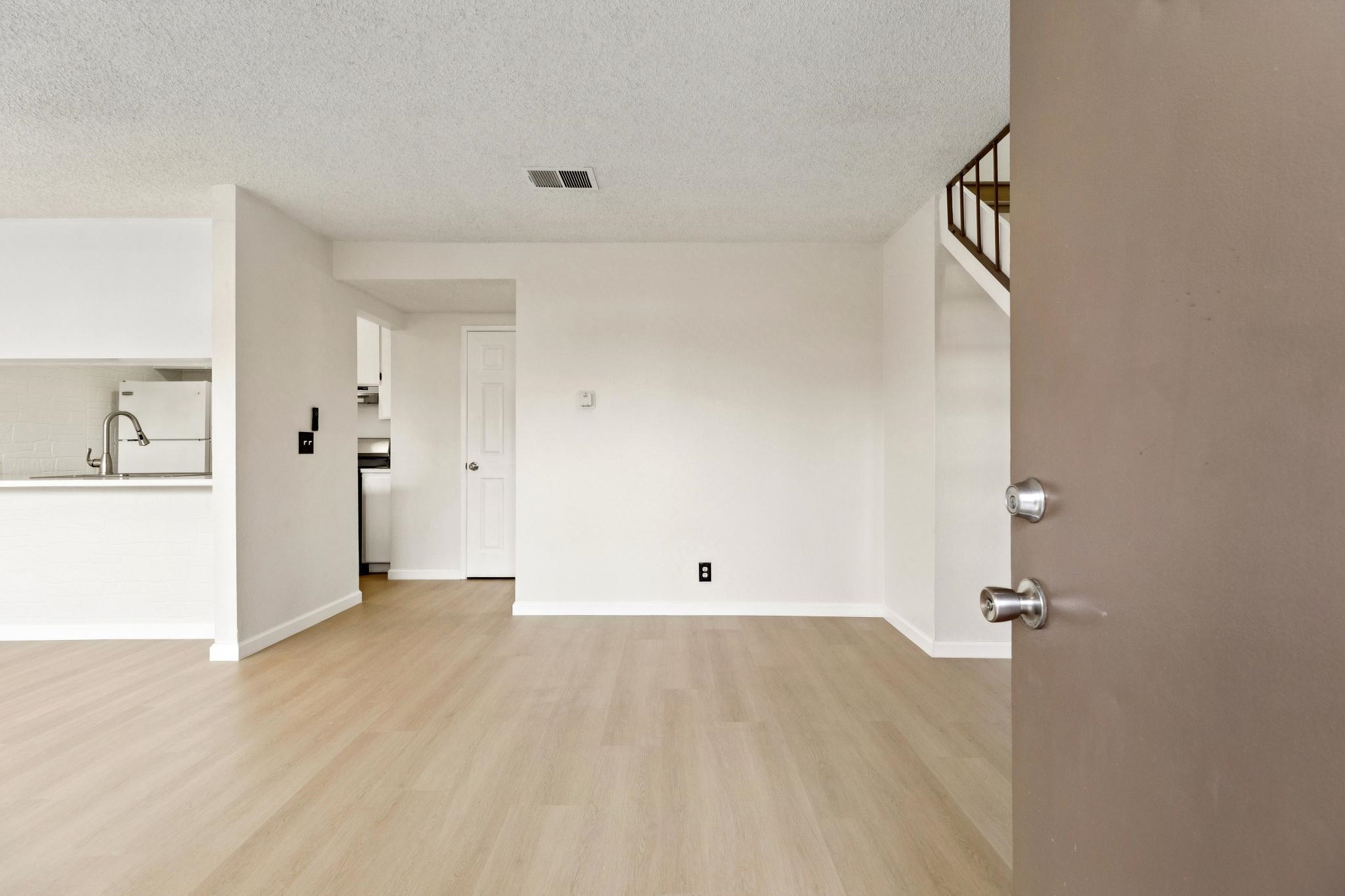 Photo #3: 41123556 Listing: Photo #3