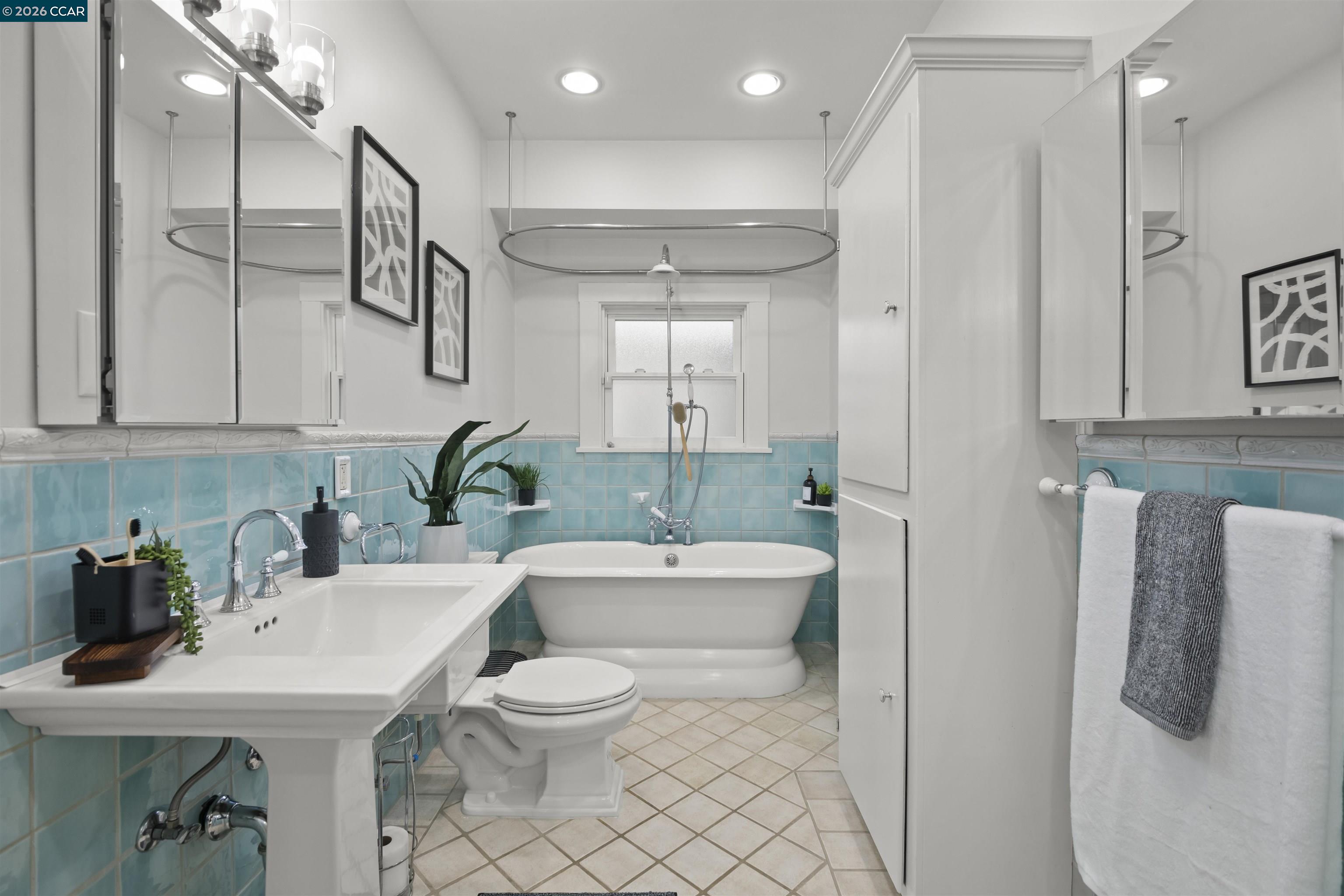 Detail Gallery Image 15 of 17 For 5428 Ruth Ave, Oakland,  CA 94601 - 3 Beds | 1 Baths