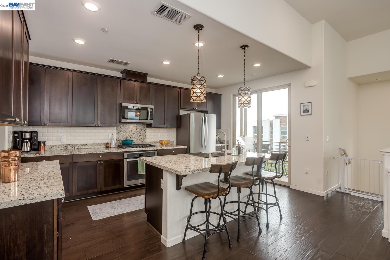 Detail Gallery Image 11 of 33 For 3077 Valley of Hearts Del Pl #6,  San Jose,  CA 95136-4977 - 2 Beds | 2 Baths