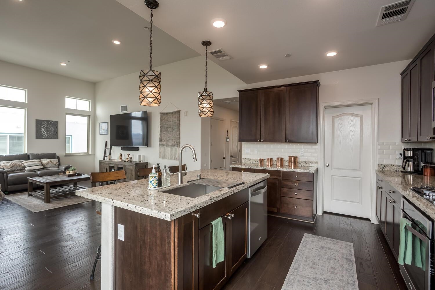 Detail Gallery Image 15 of 32 For 3077 Valley of Hearts Del Pl #6,  San Jose,  CA 95136-4977 - 2 Beds | 2 Baths