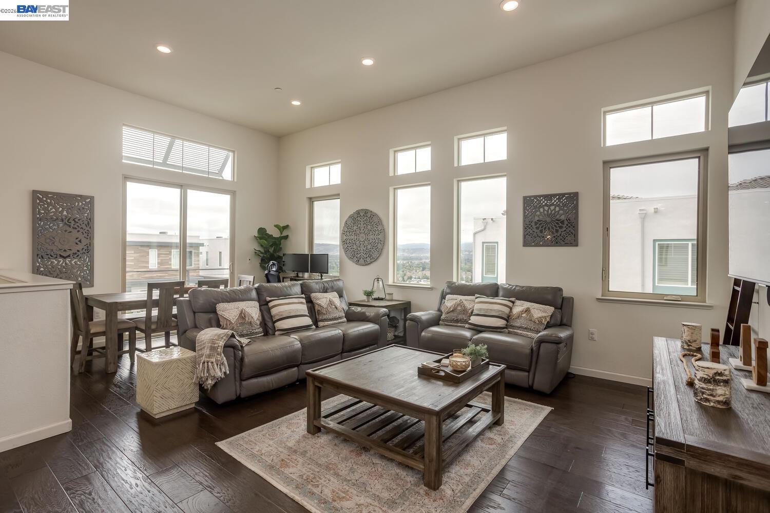 Detail Gallery Image 4 of 33 For 3077 Valley of Hearts Del Pl #6,  San Jose,  CA 95136-4977 - 2 Beds | 2 Baths