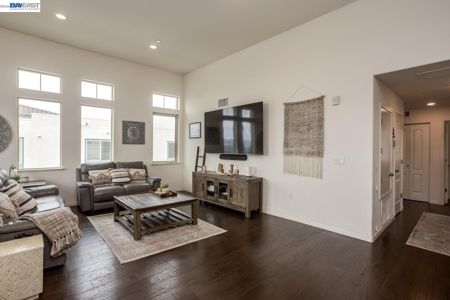 Detail Gallery Image 5 of 33 For 3077 Valley of Hearts Del Pl #6,  San Jose,  CA 95136-4977 - 2 Beds | 2 Baths