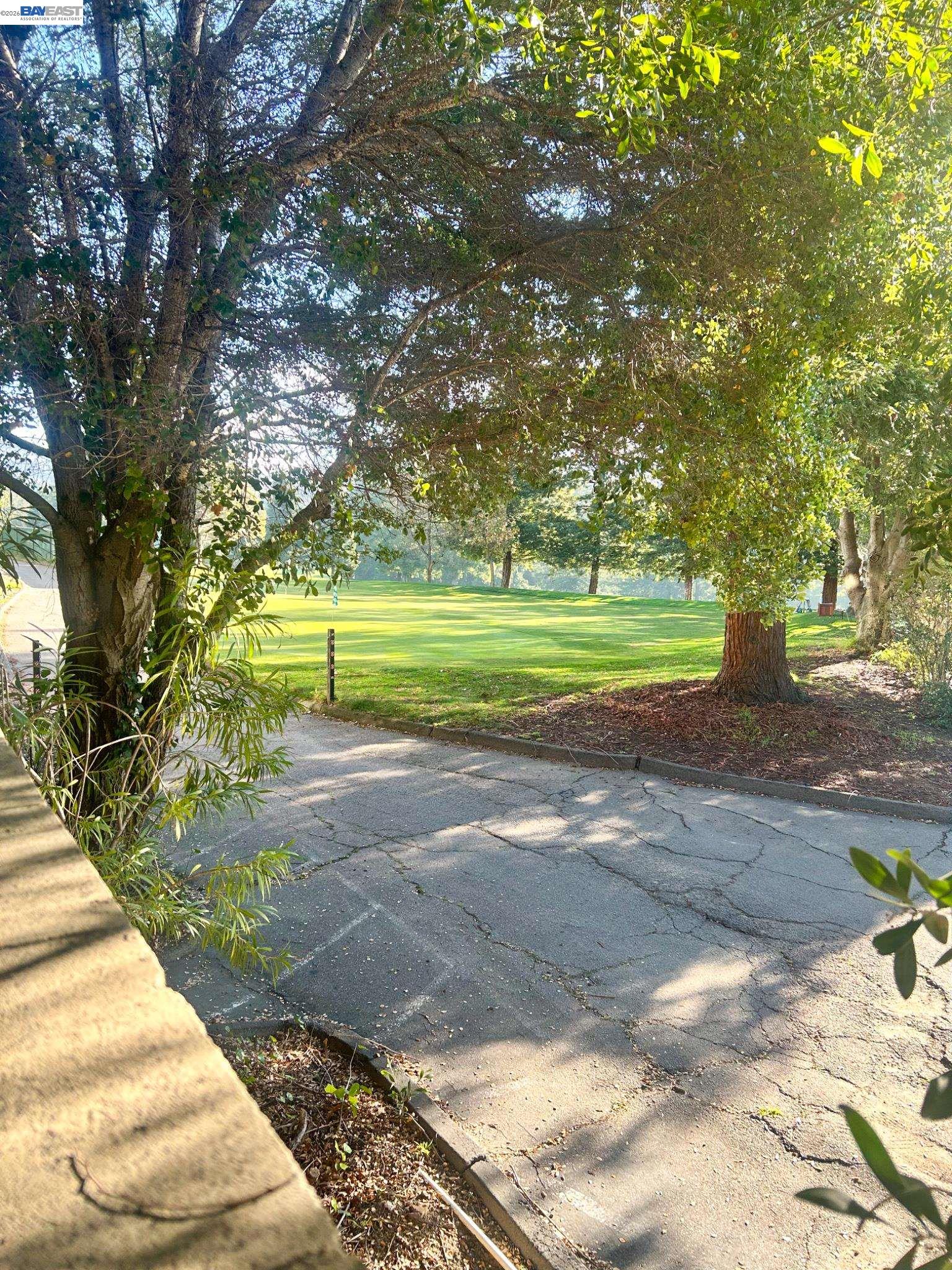 Detail Gallery Image 18 of 25 For 5335 Broadway Terrace #204,  Oakland,  CA 94618 - 2 Beds | 2 Baths